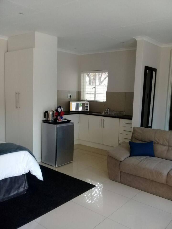 Studio Apartment photo 1