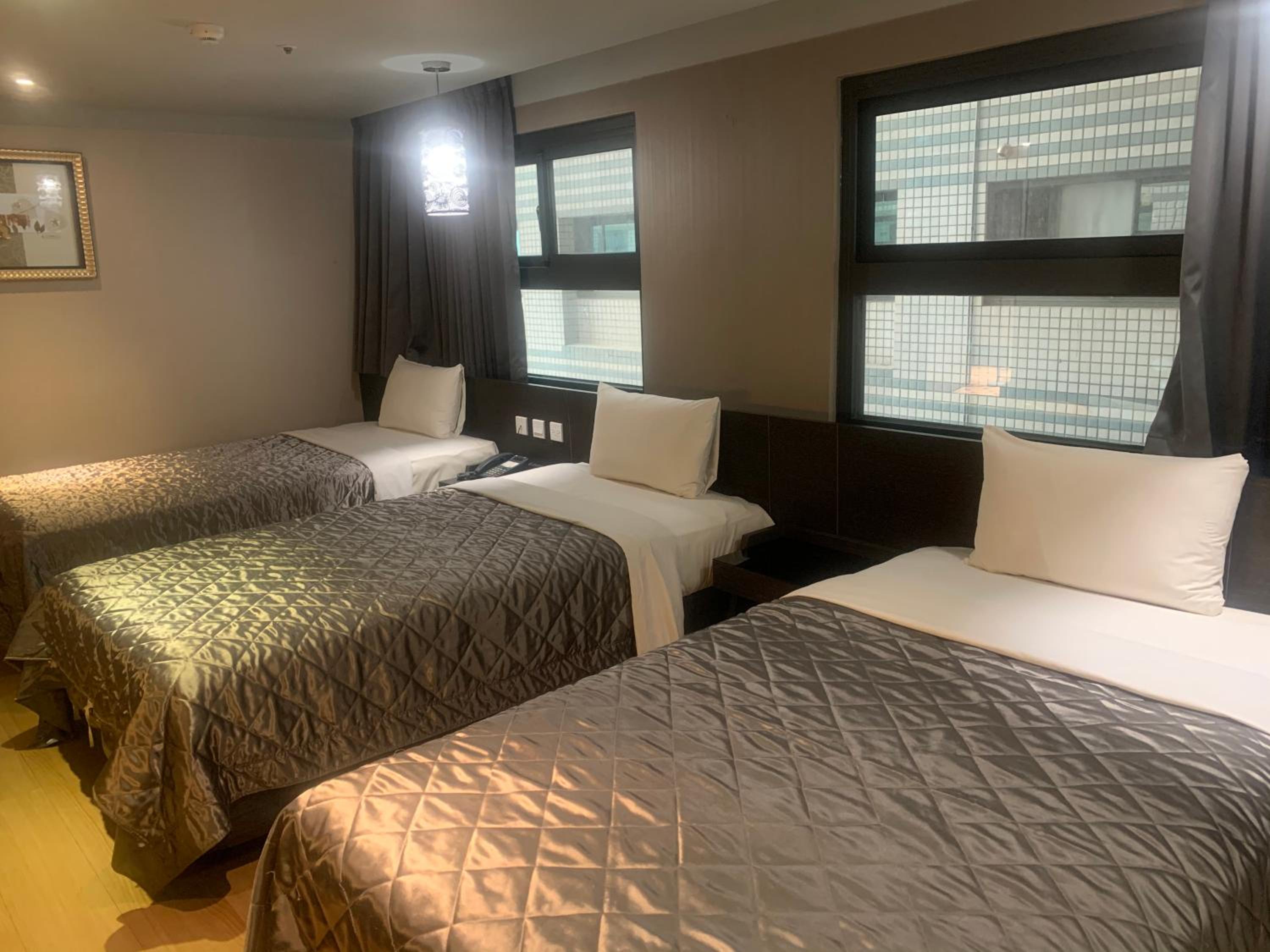 Economy Triple Room photo 3