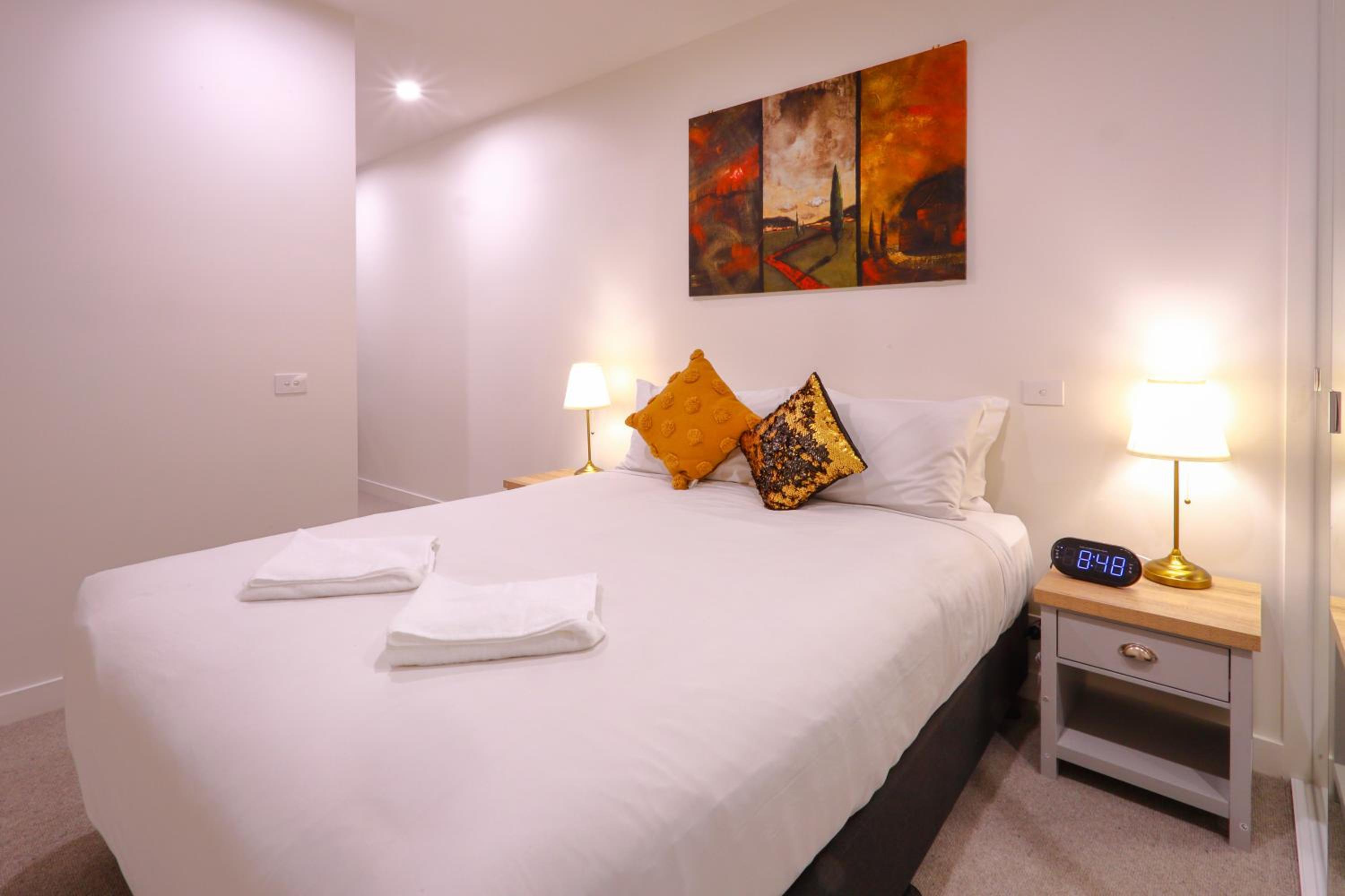 Deluxe One Bedroom Apartment @Galleria photo 1