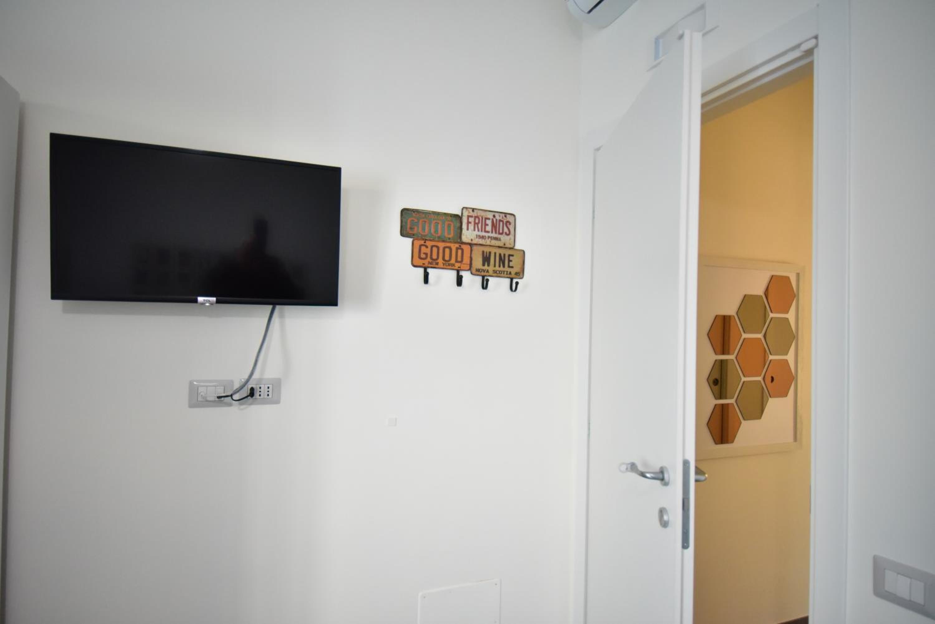 Large Double or Twin Room - Photo 8