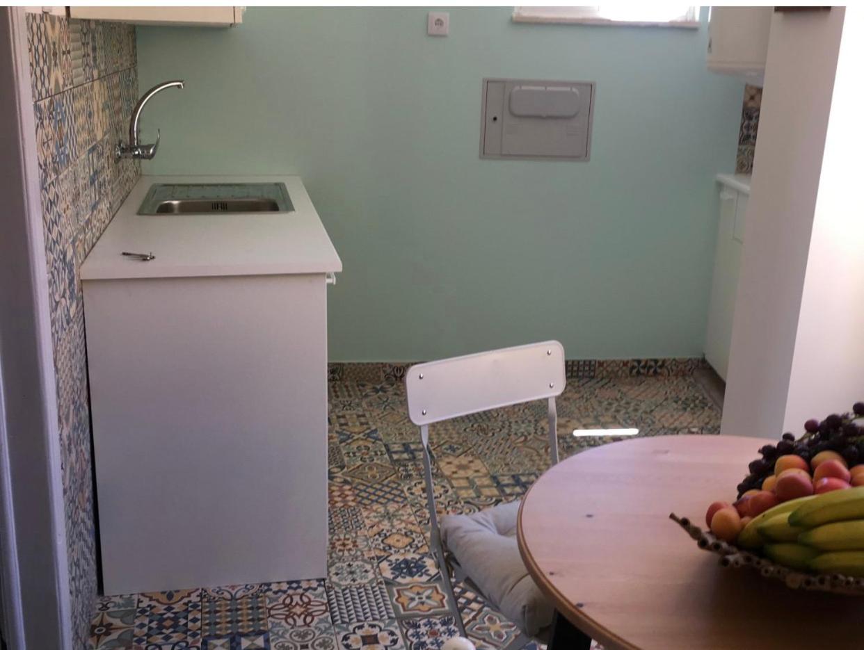 One-Bedroom Apartment - Photo 4