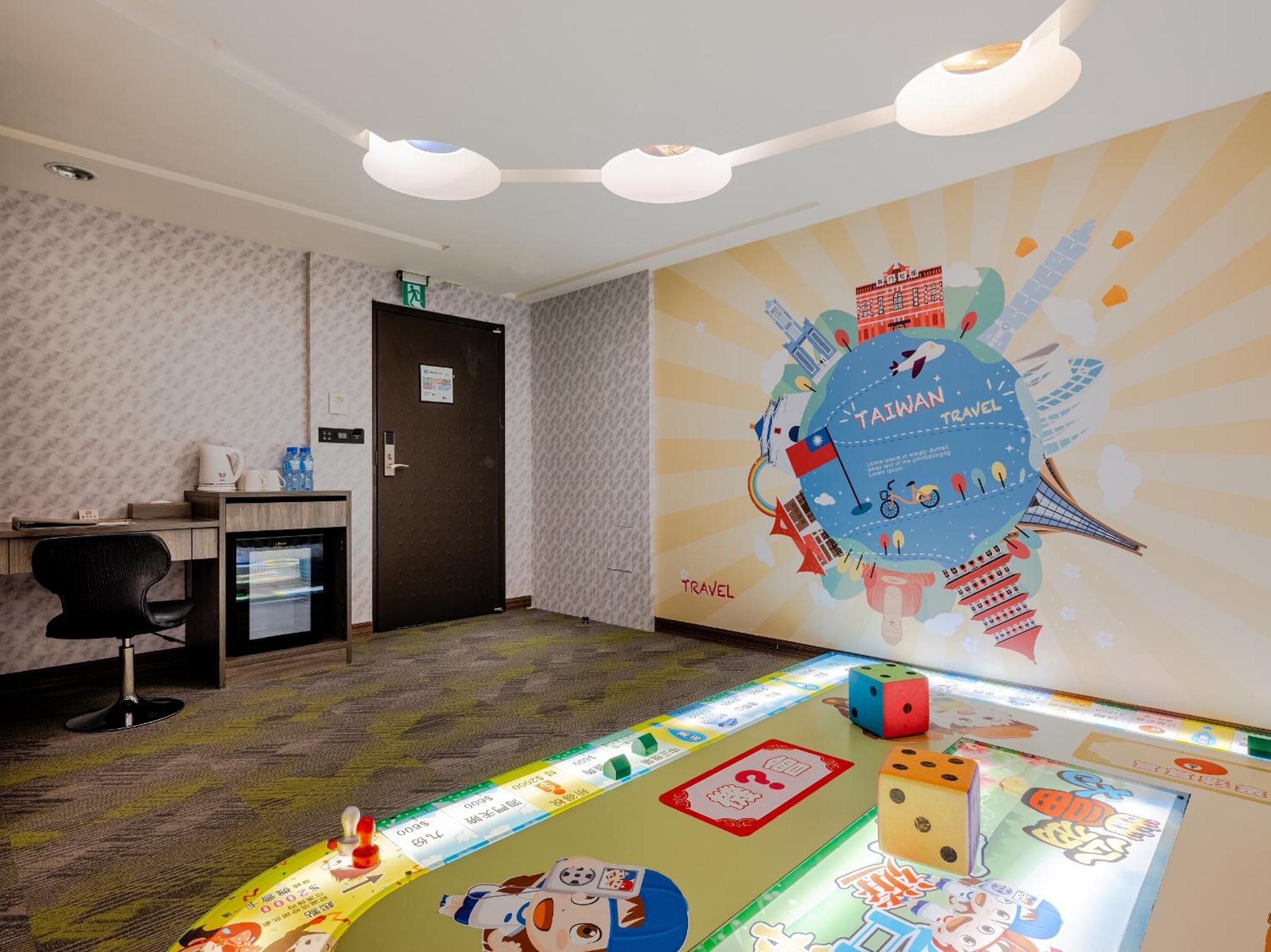 Luxury Family Suite - Photo 7