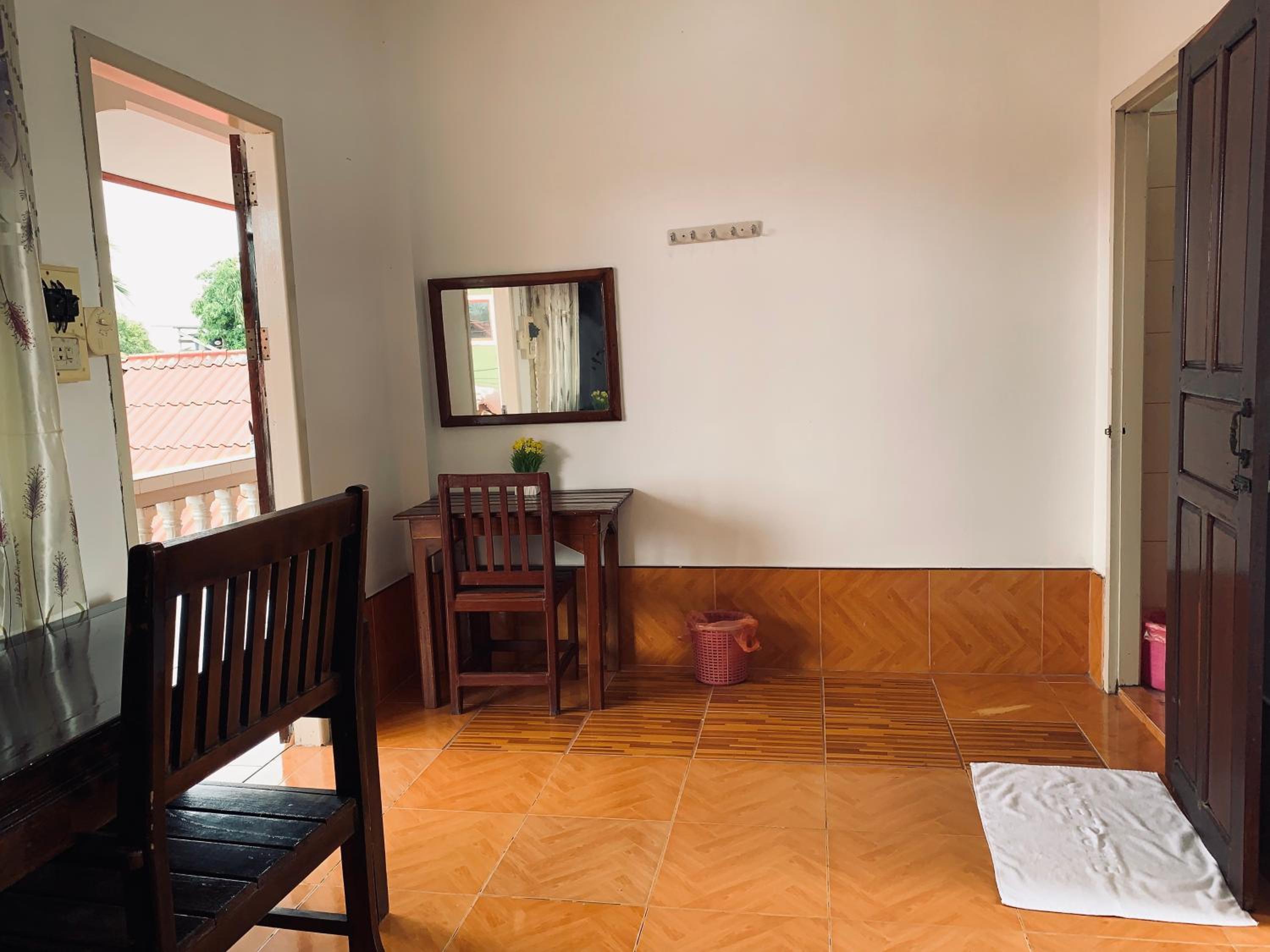 Standard Double Room - Photo 9