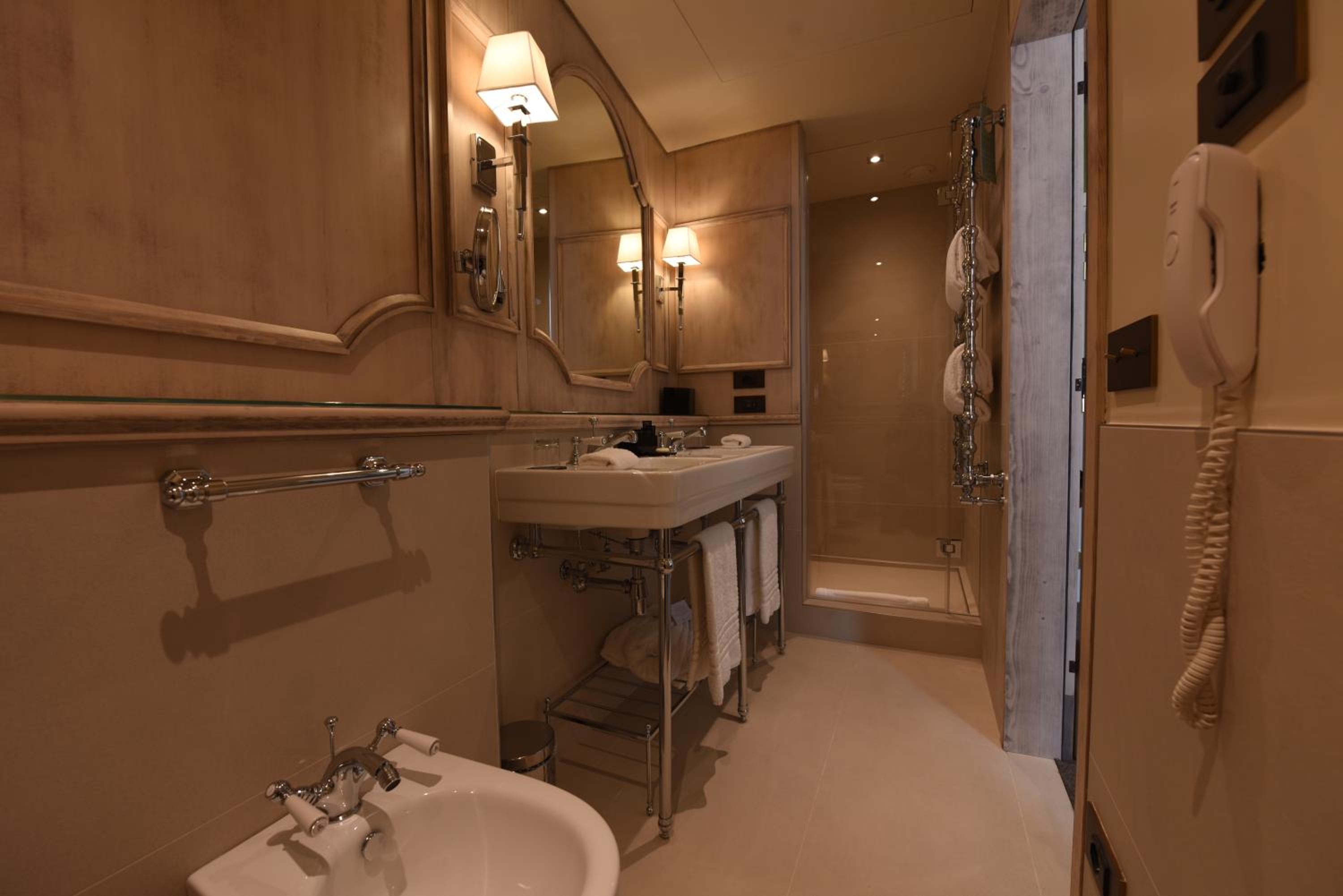 Deluxe Double Room with Canal View or Terrace thumbnail 6