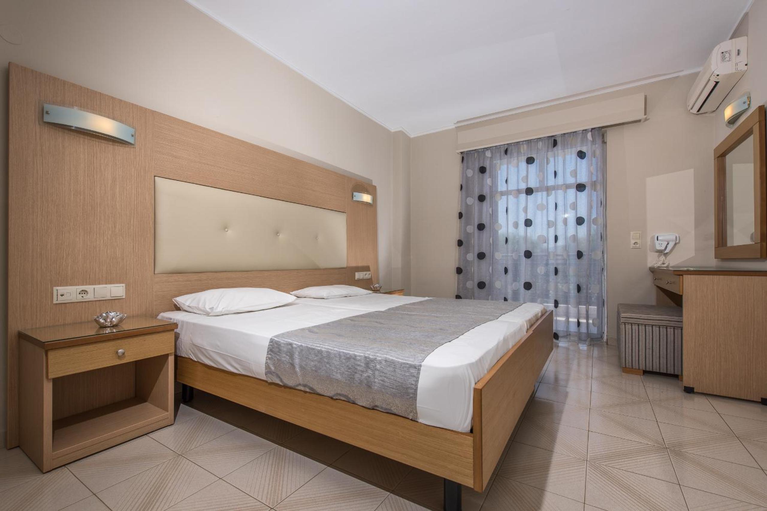 Double or Twin Room with Garden View photo 2