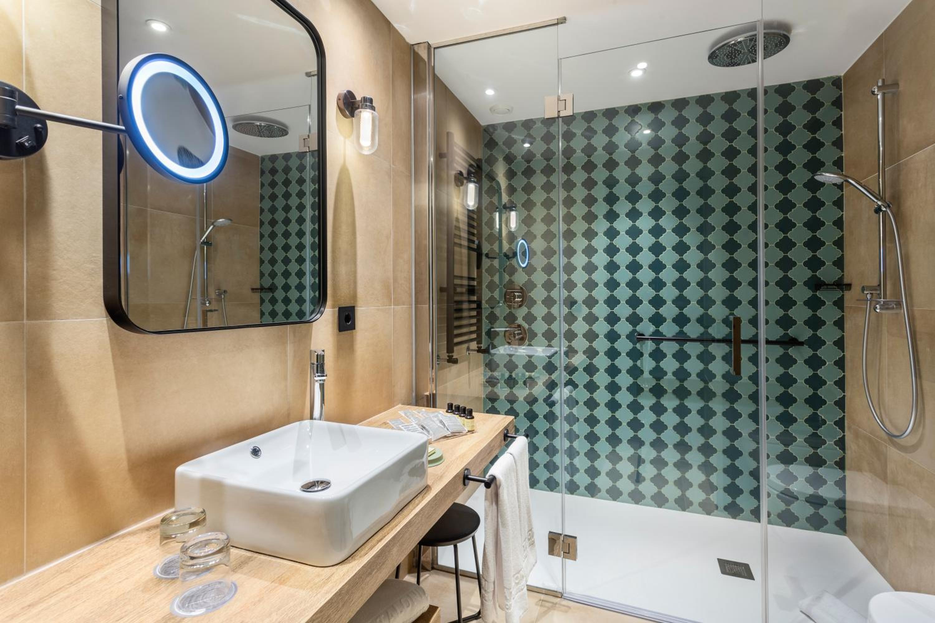 Courtyard Suite with Spa Access photo 2