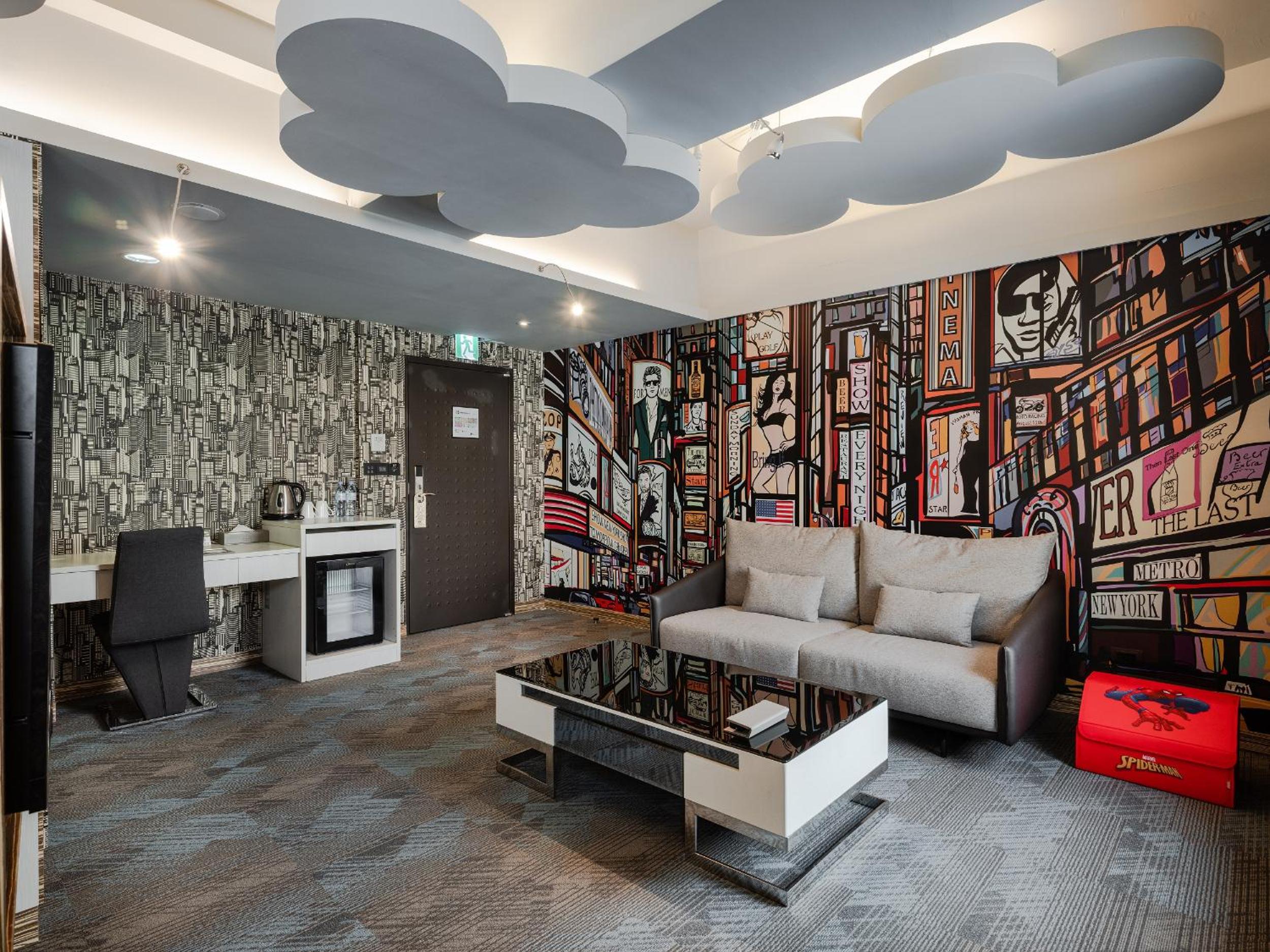 Luxury Suite - Photo 12