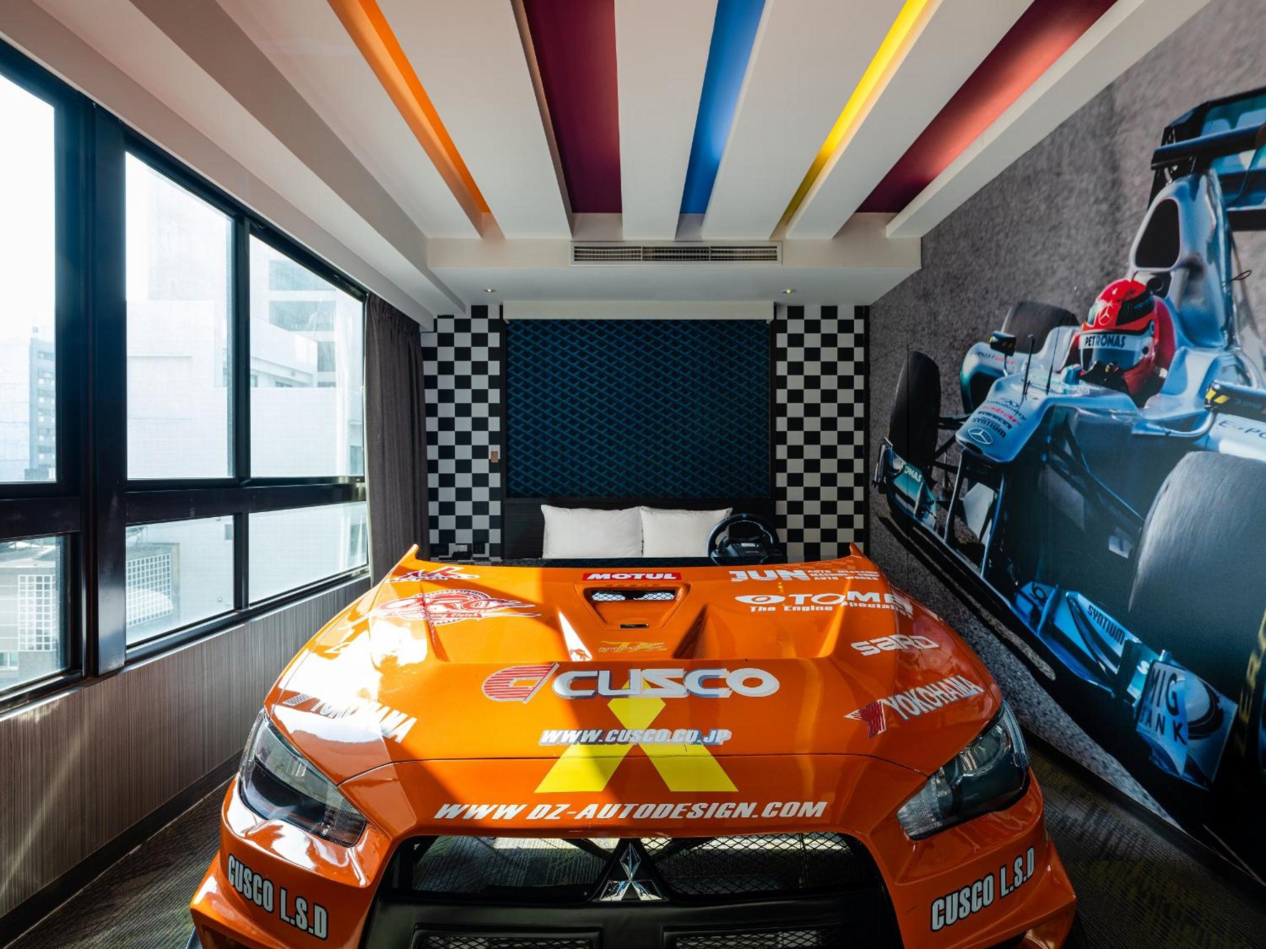 Luxury Suite - Photo 6