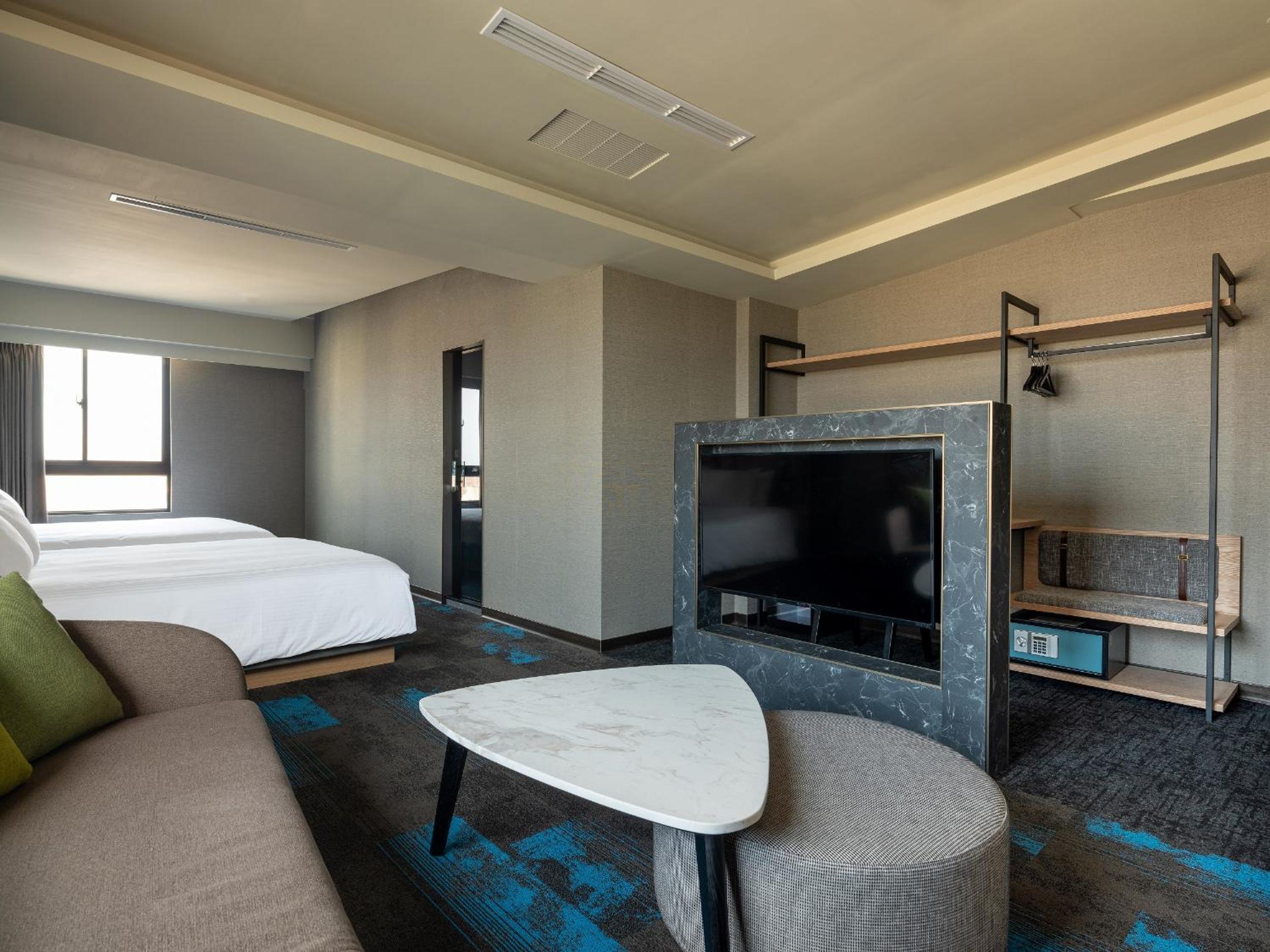 Executive Family Suite - Photo 3
