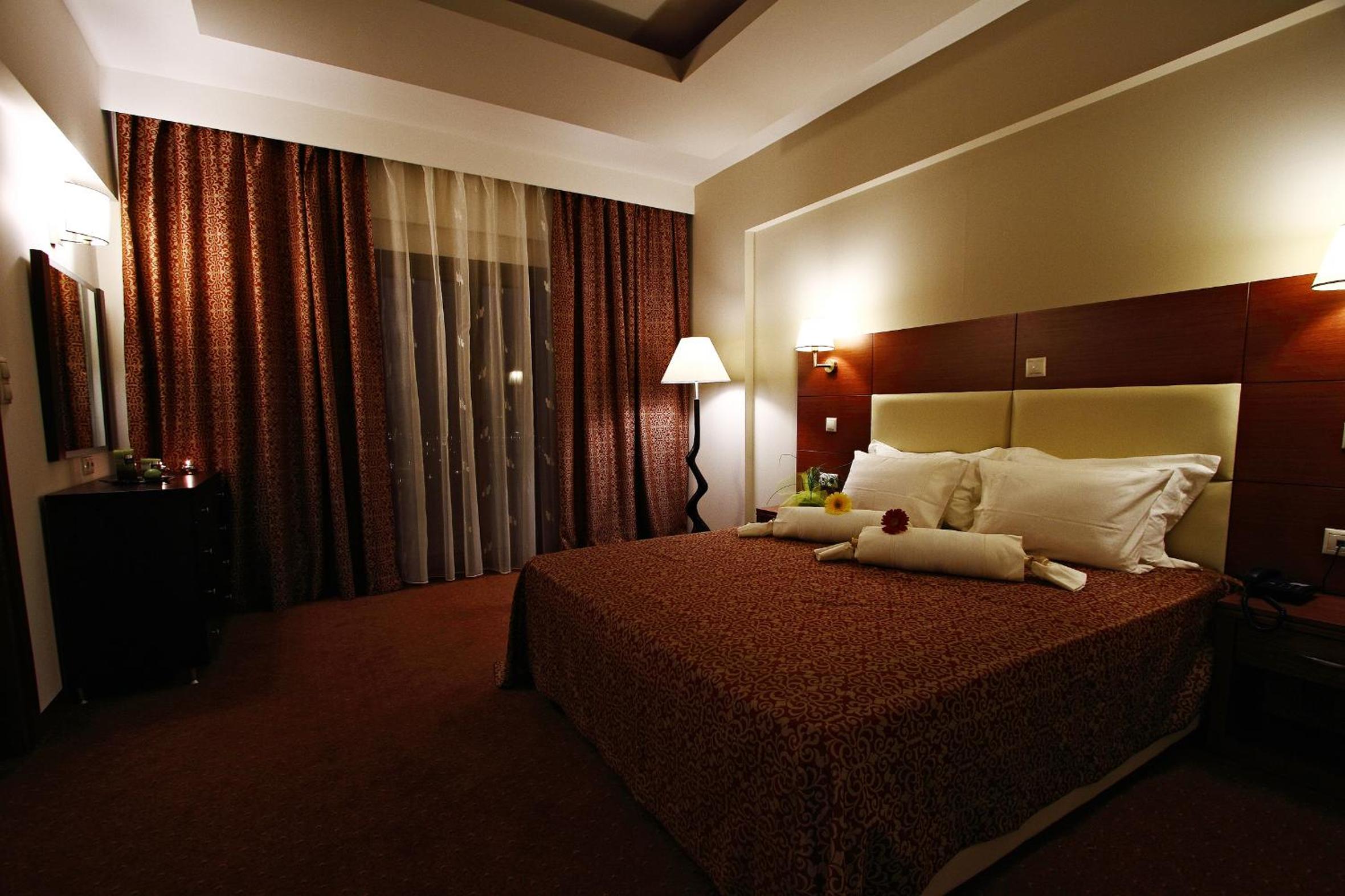Deluxe Suite with Spa Bath