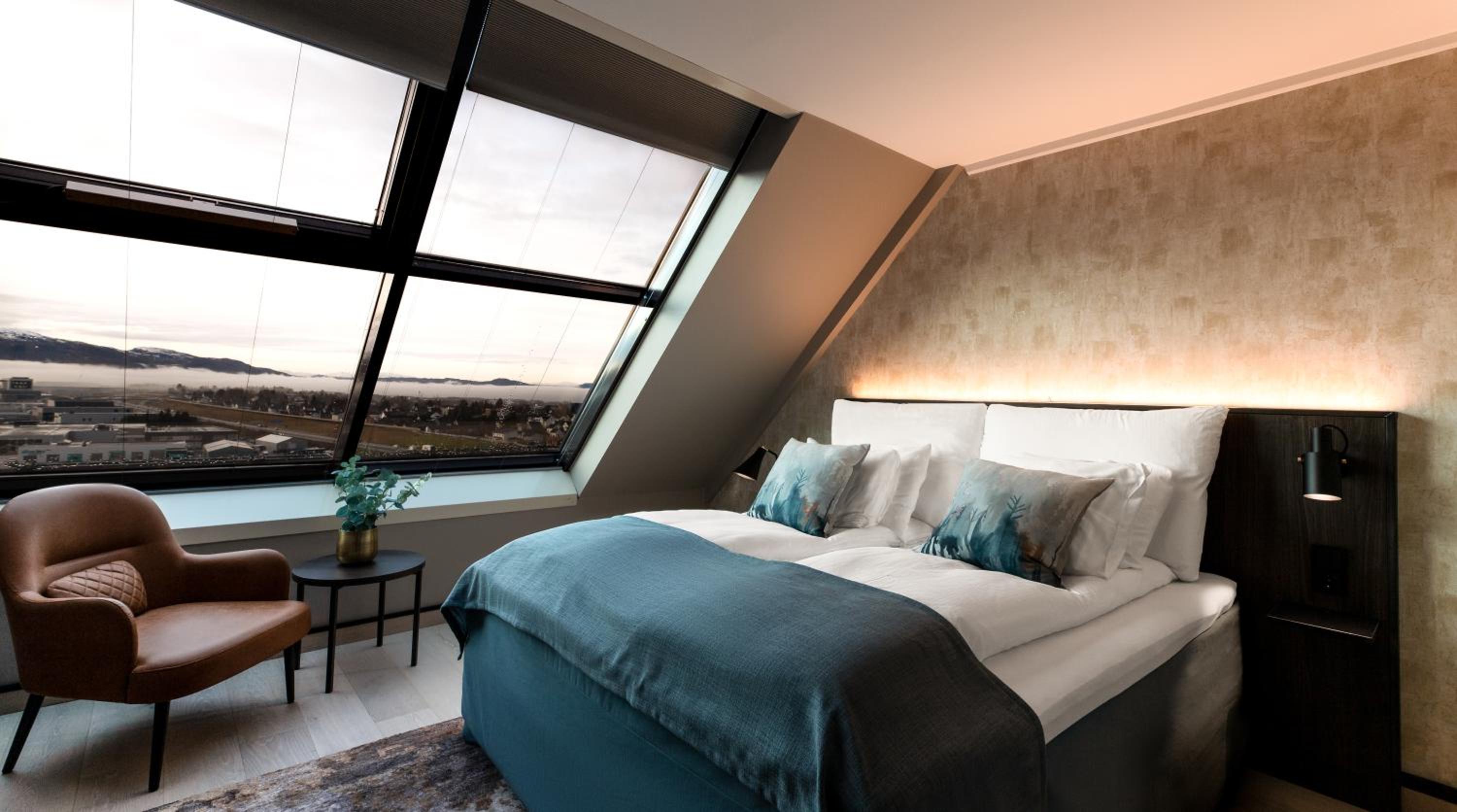 Suite - Photo 16