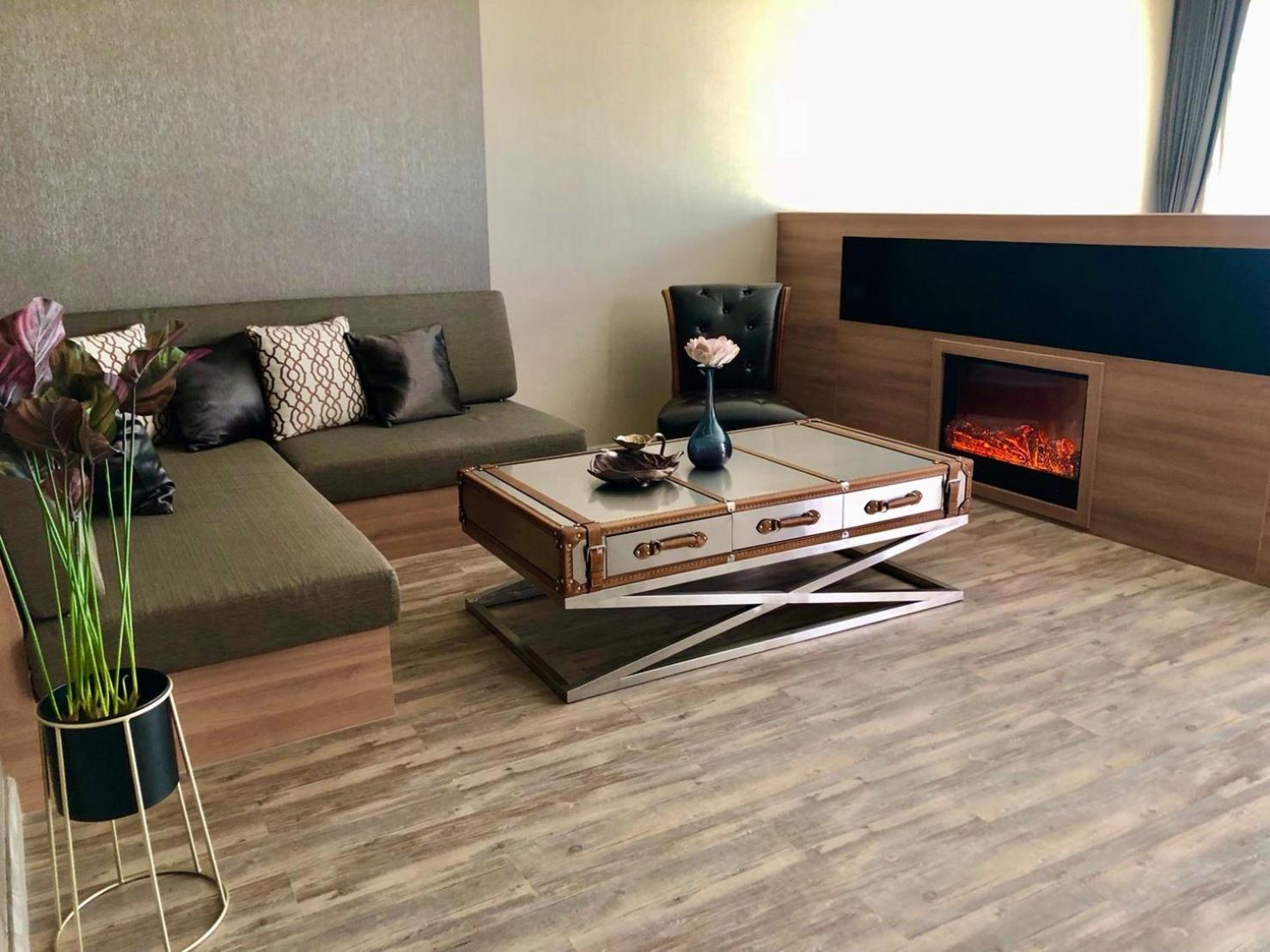 Executive Suite - Photo 29