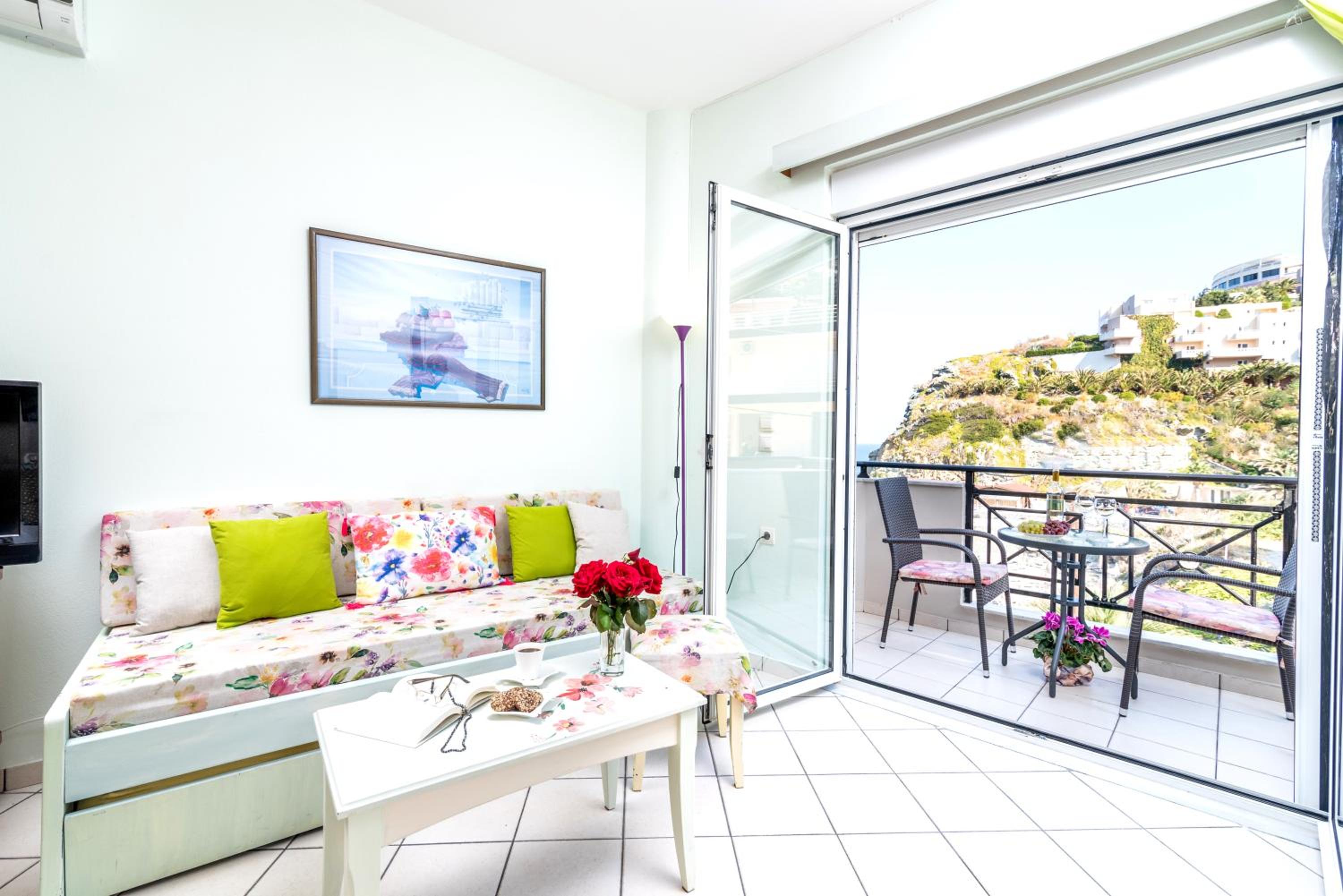 Studio Apartment with Sea View