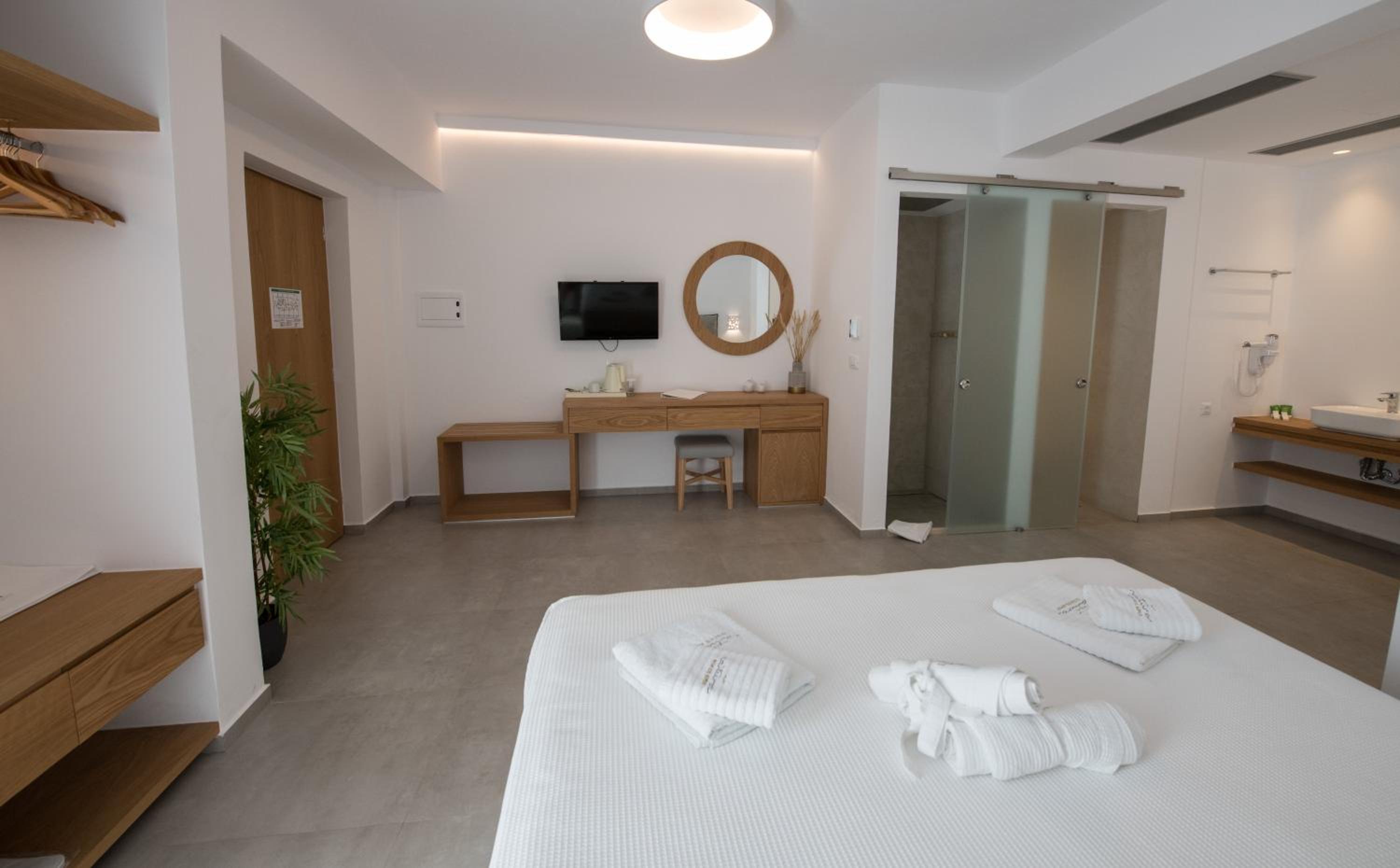 Honeymoon Suite Sea View with Indoor Jacuzzi