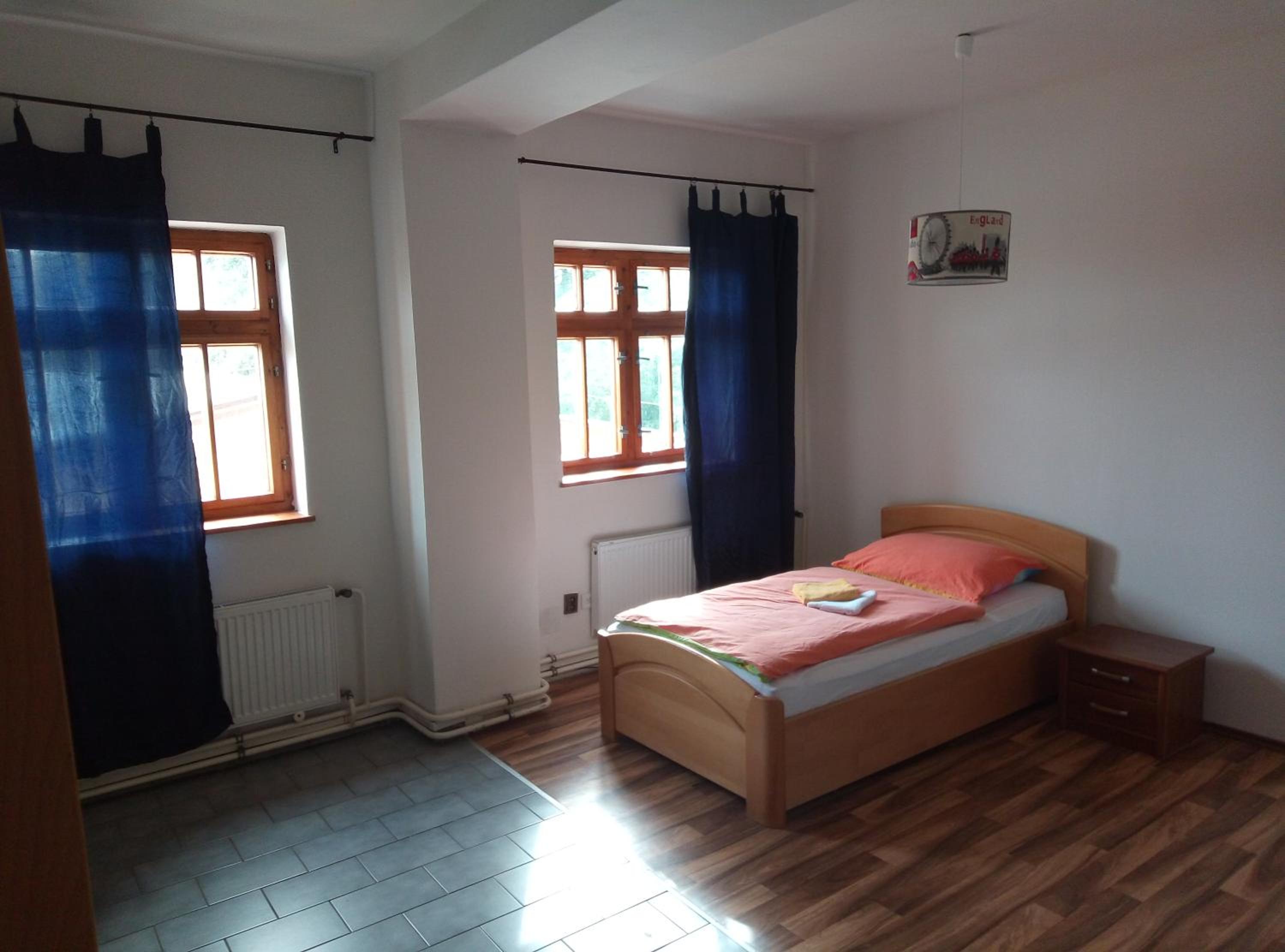 Economy Triple Room with Shared Bathroom photo 2