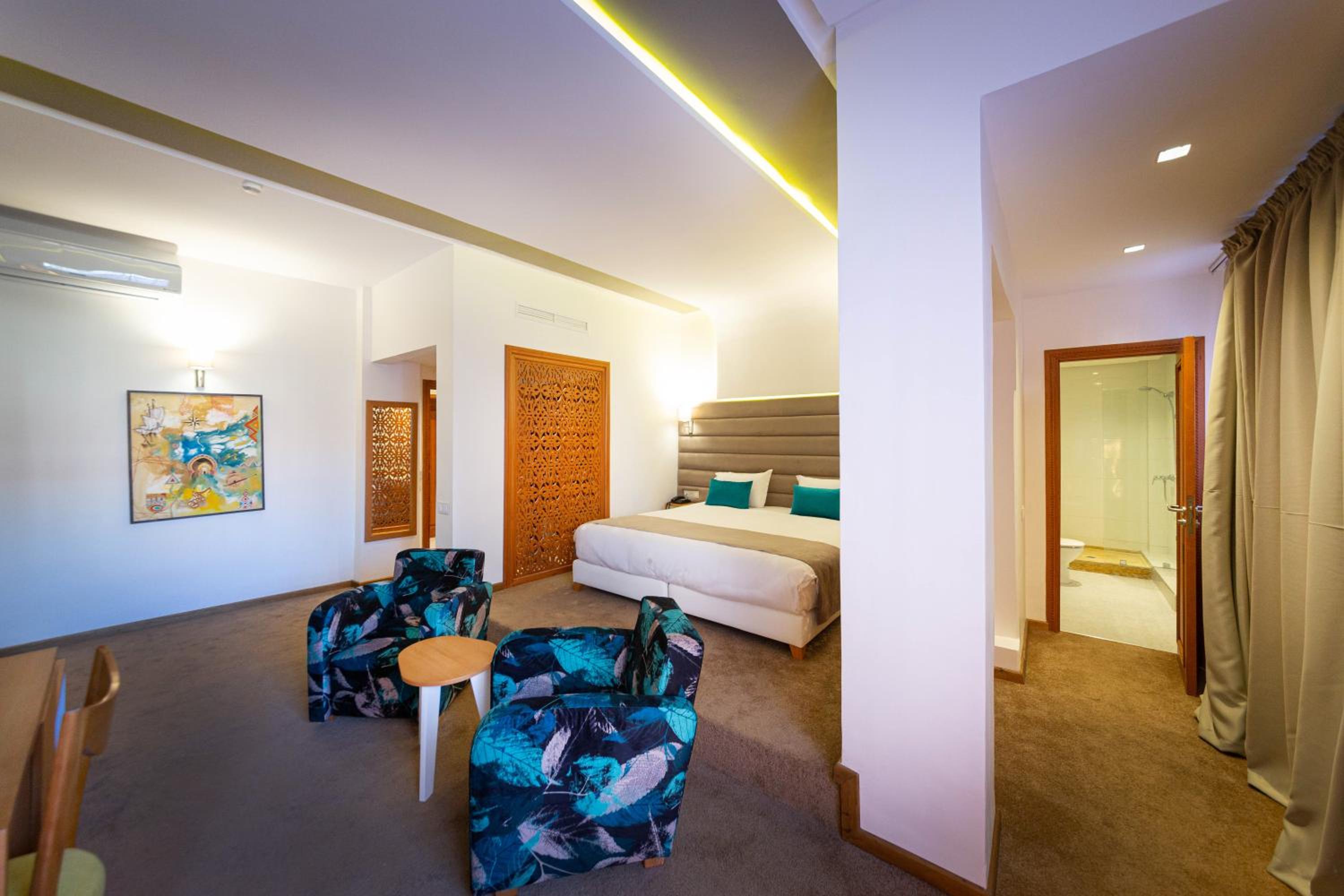 Suite - Photo 2