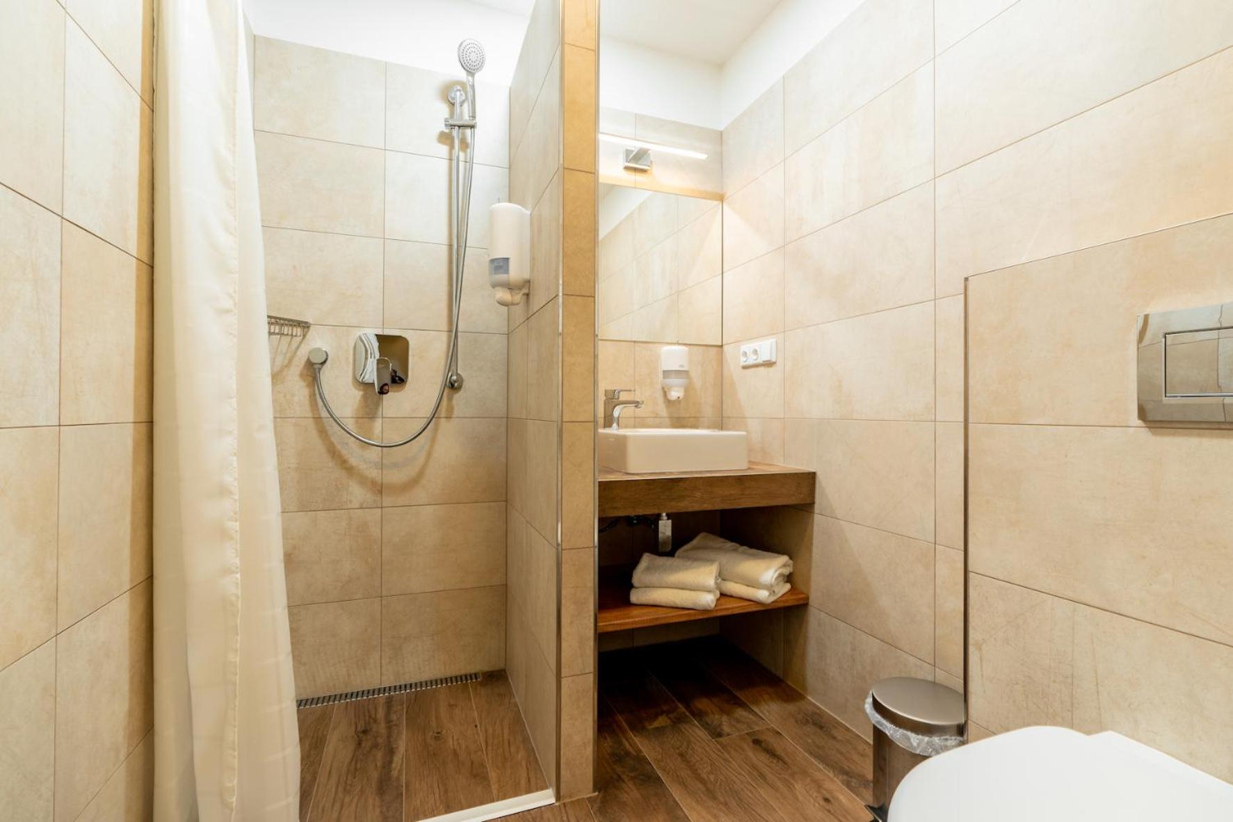 Double or Twin Room with Terrace - Photo 14