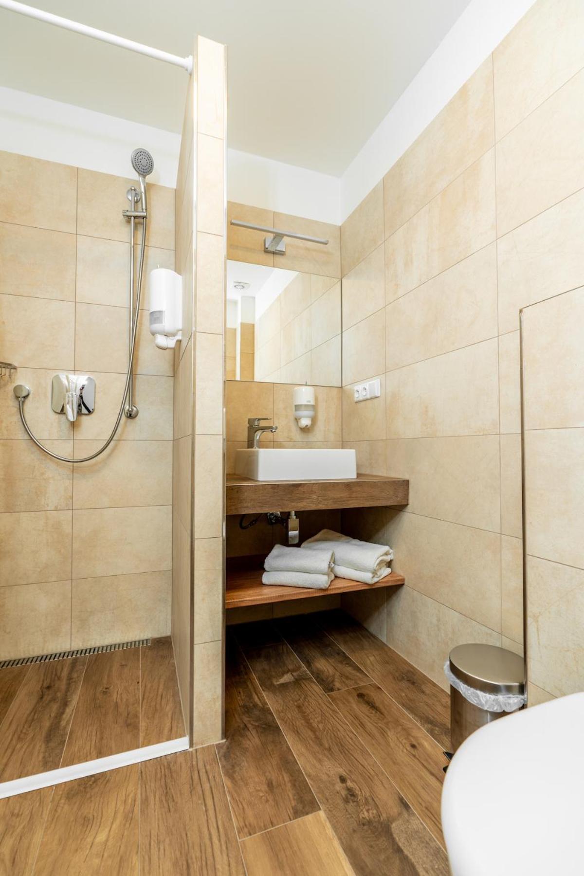 Double or Twin Room with Terrace - Photo 4