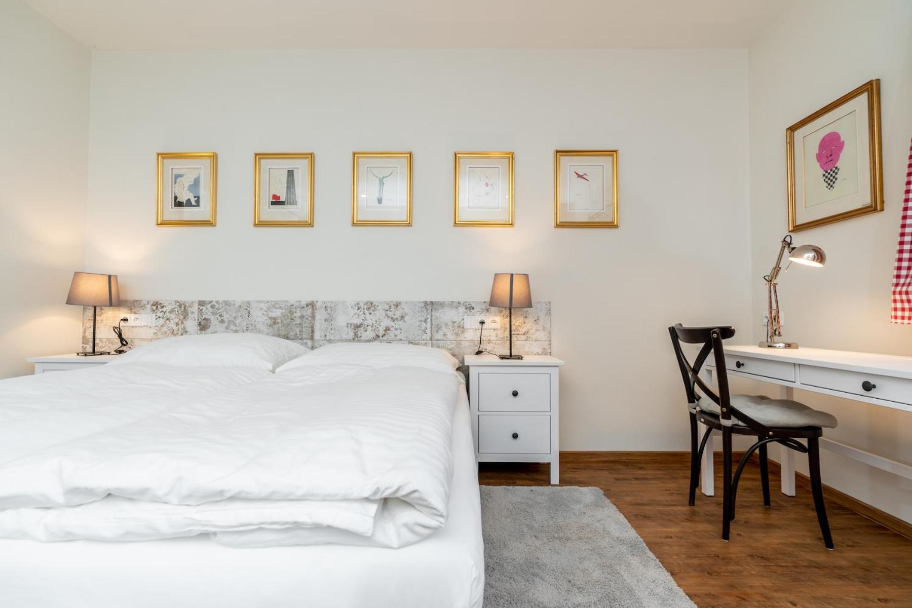 Double or Twin Room with Terrace - Photo 8