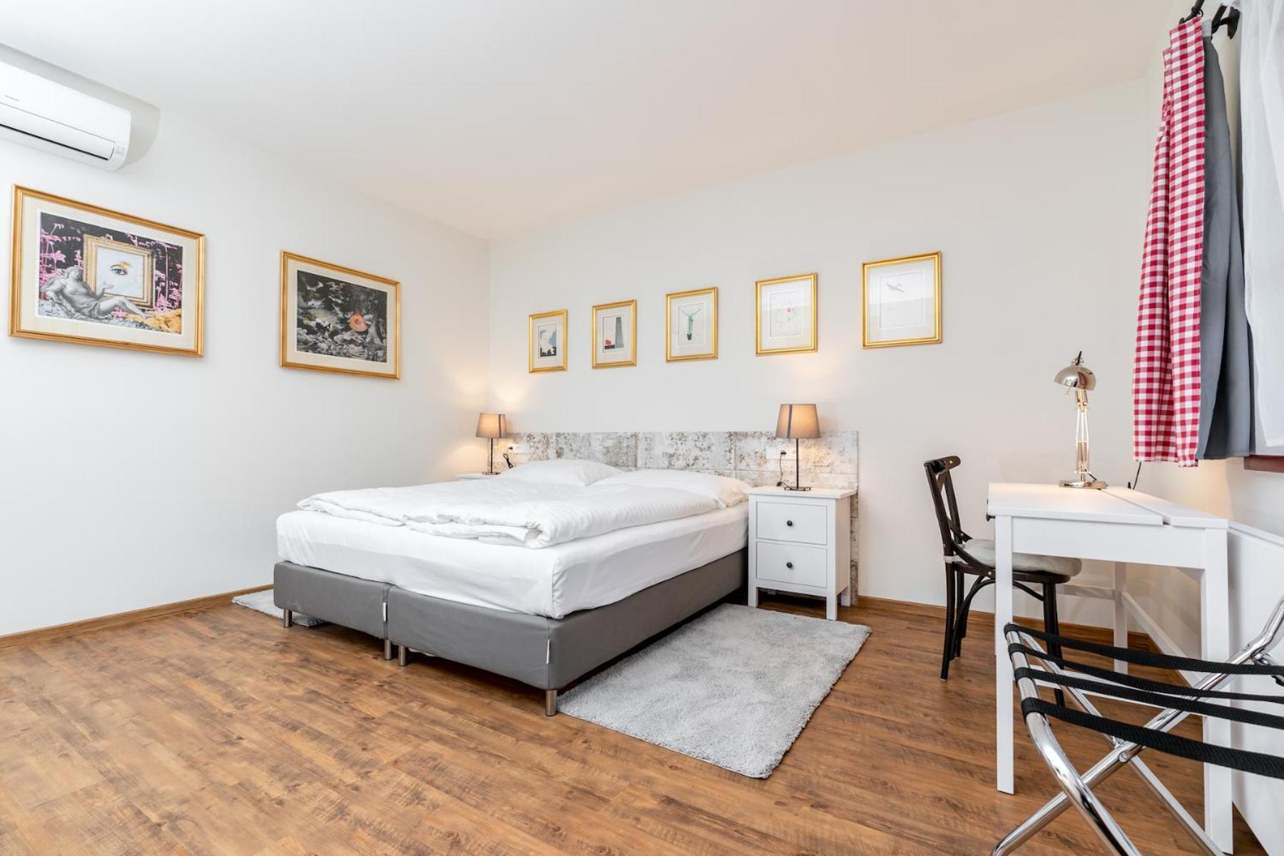Double or Twin Room with Terrace - Photo 2