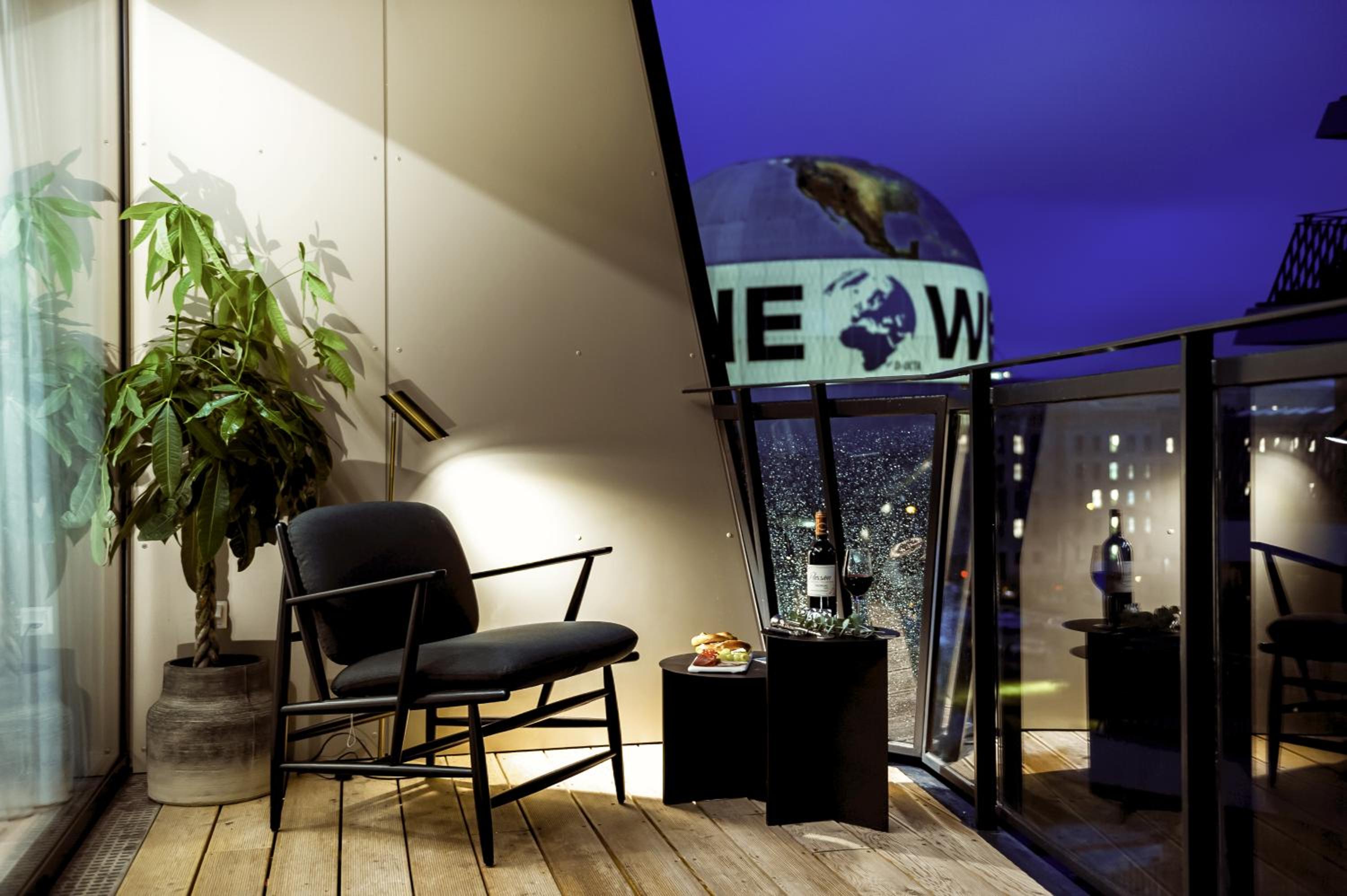 Apartment with Balcony photo 3