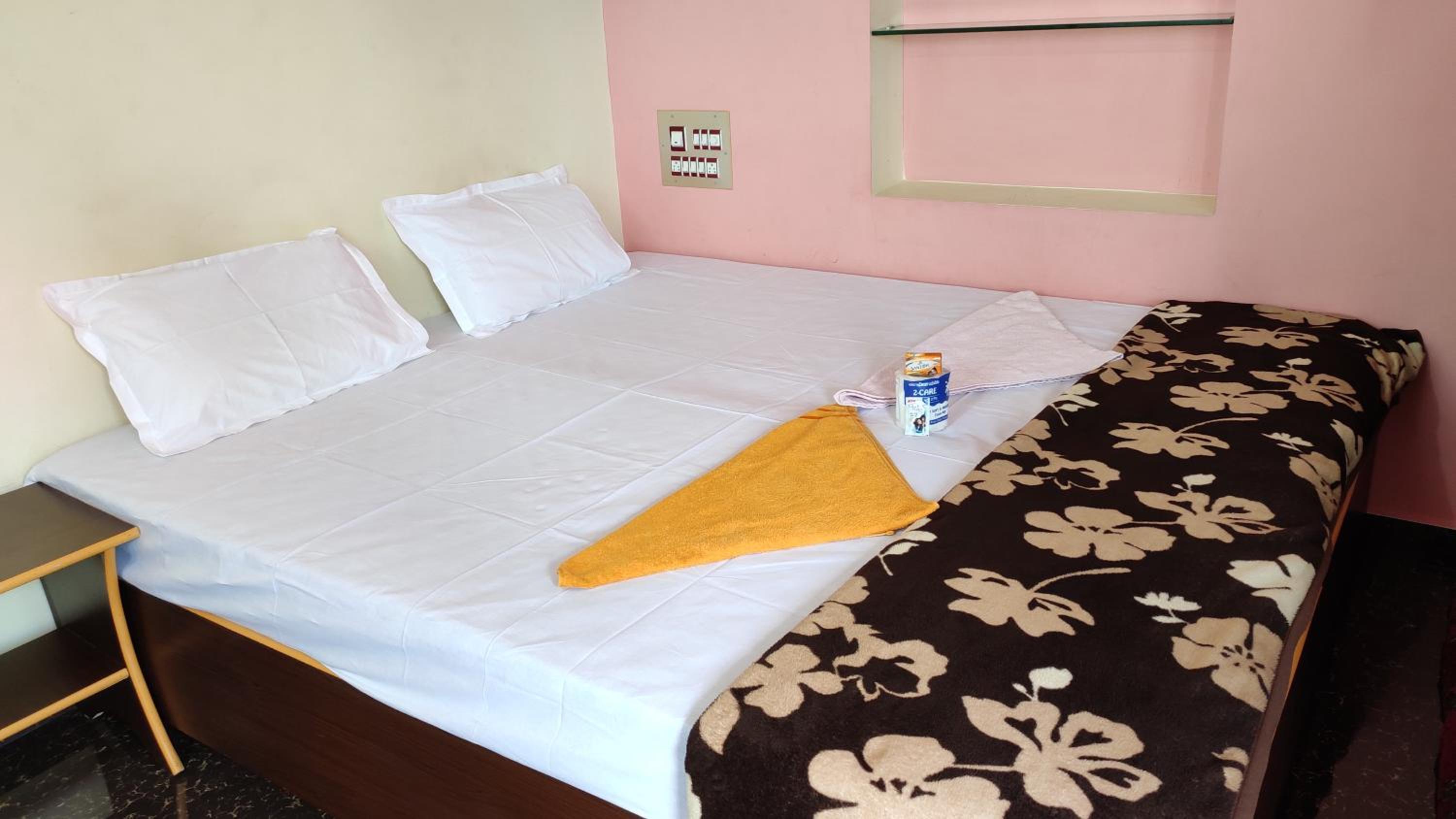 Deluxe Double Room with Balcony - Photo 24