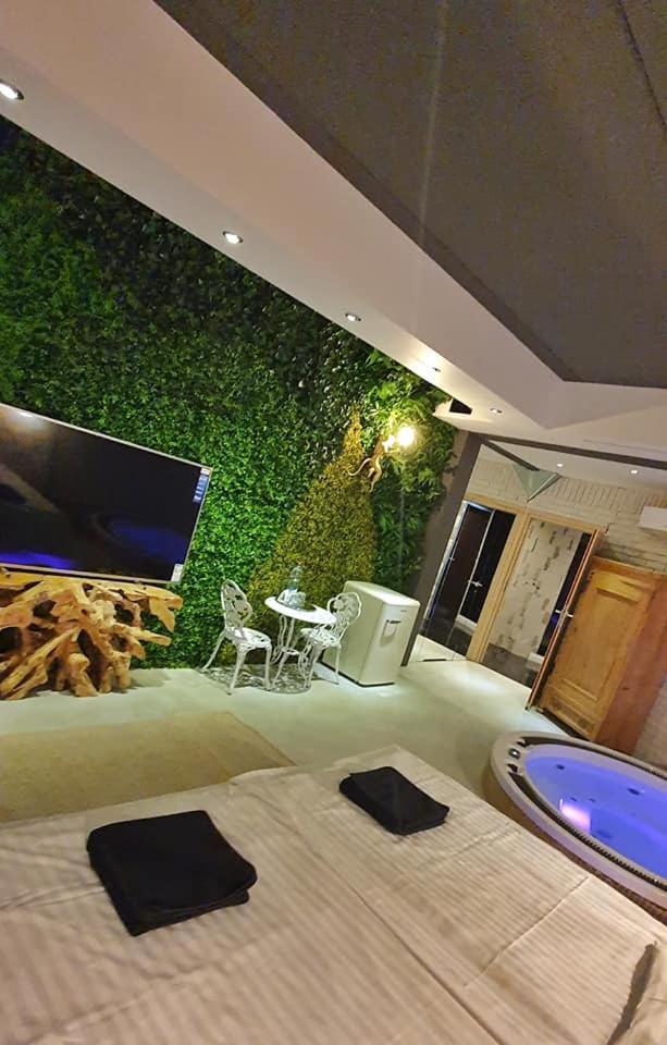 Small Apartment with Jacuzzi - Photo 19