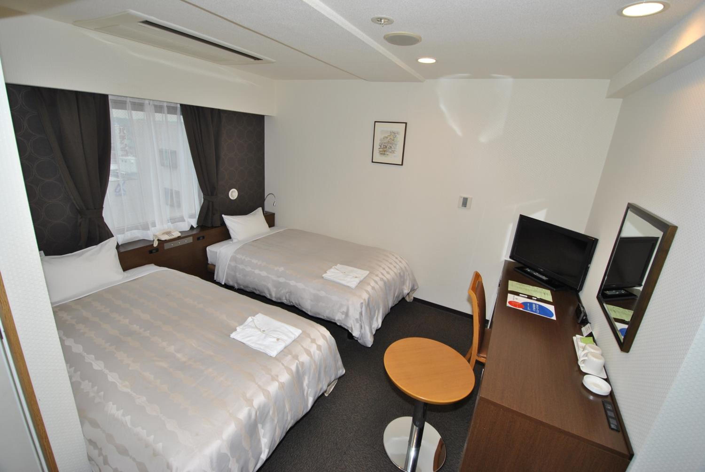 Twin Room - Non-Smoking - Photo 1