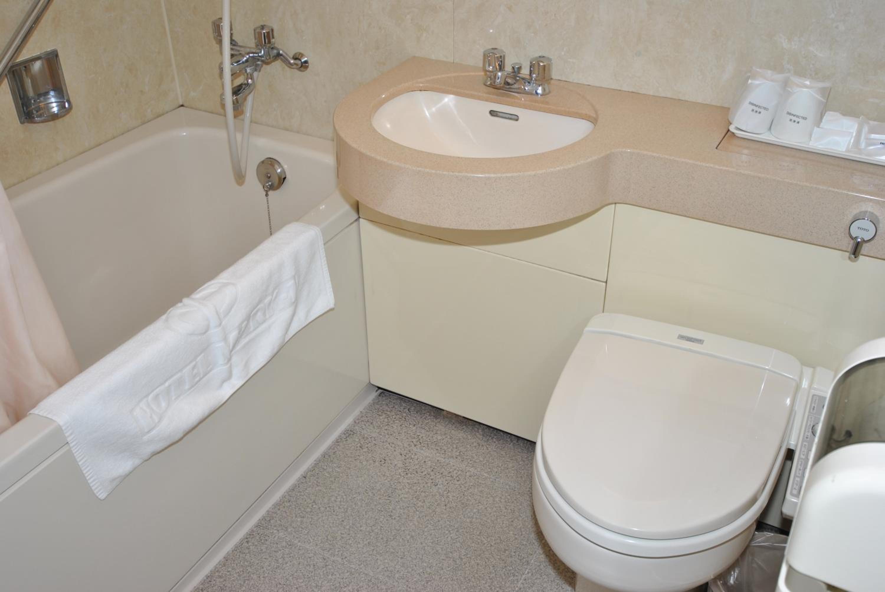 Twin Room - Non-Smoking - Photo 2