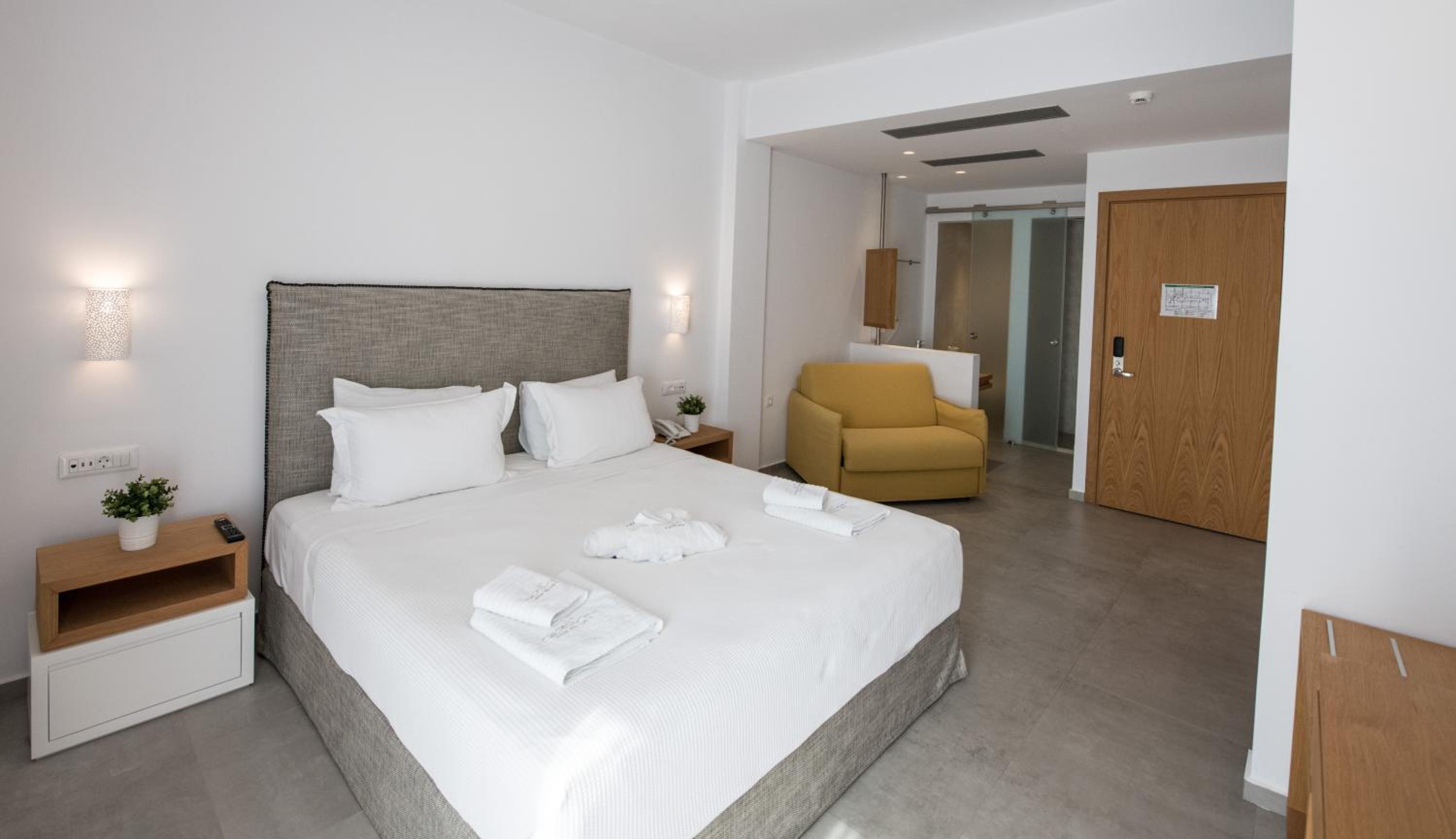 Classic Triple Room with Sea View photo 2