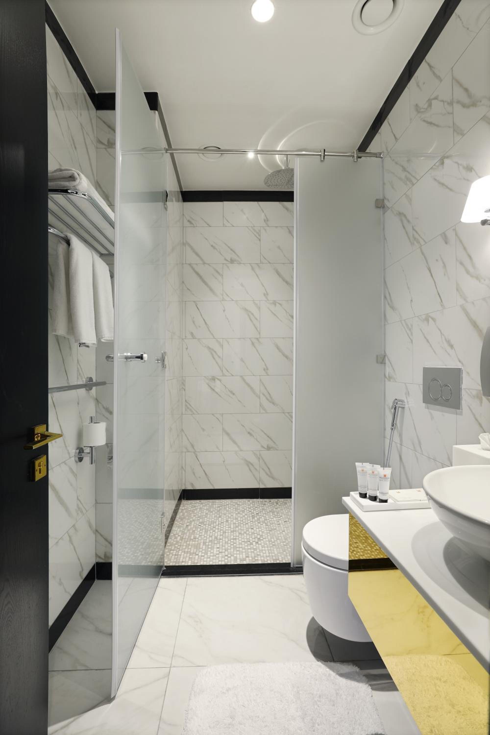 Executive Studio - Burj Khalifa Partial View with Free Beach and Mall Shuttle