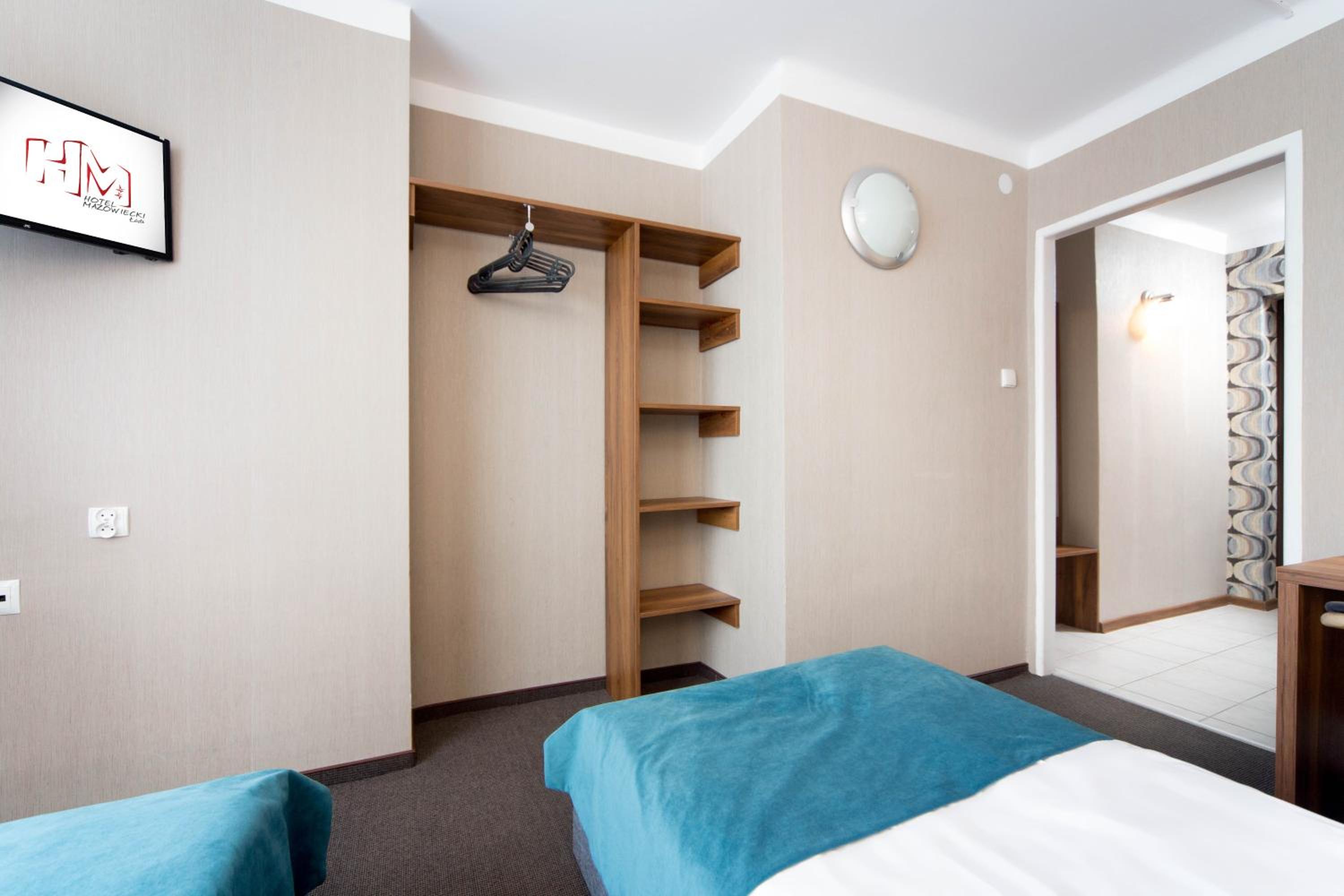 Standard Twin Room - Photo 17