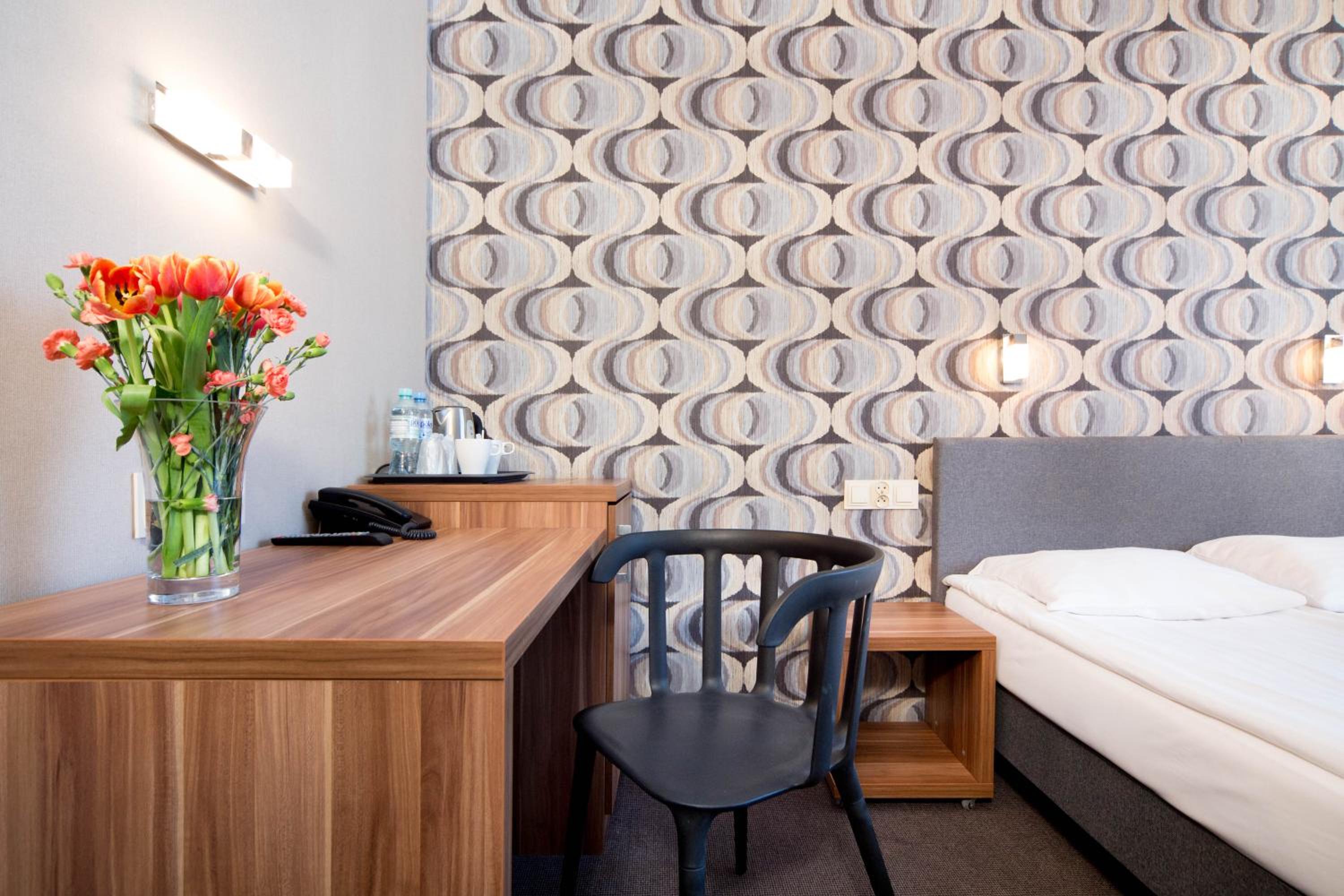 Standard King Room - Photo 3