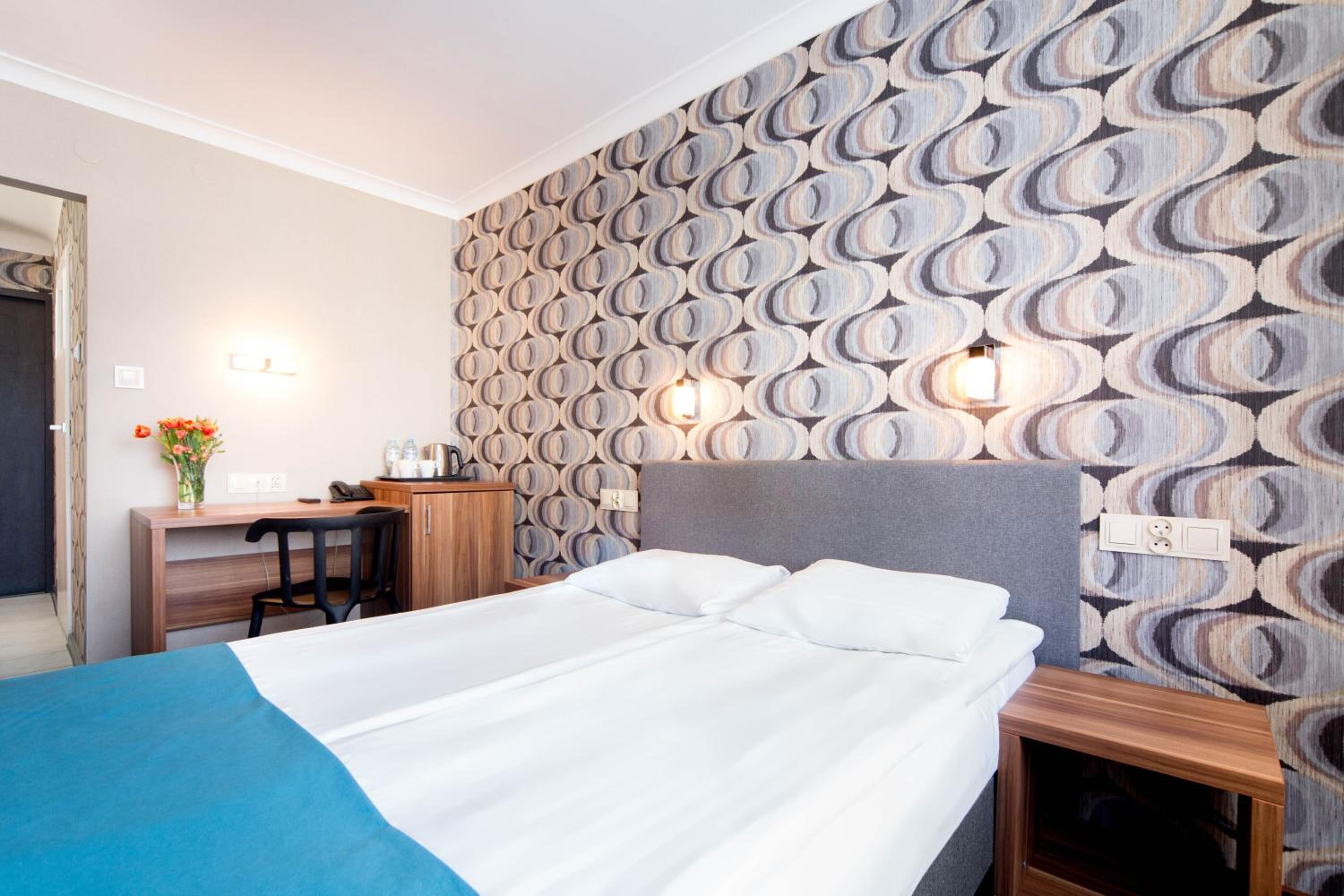Standard King Room - Photo 2