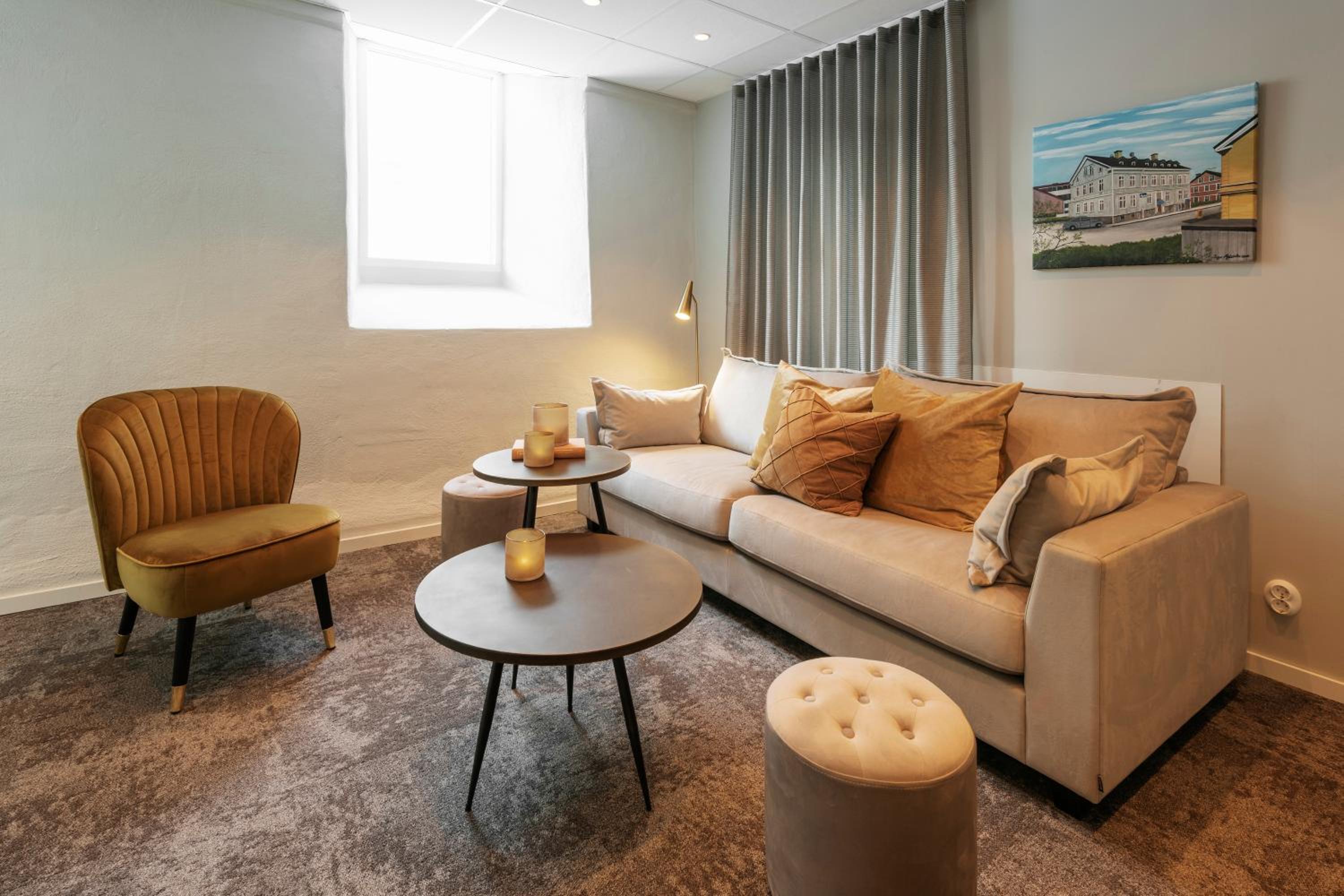 Twin Room - Photo 11