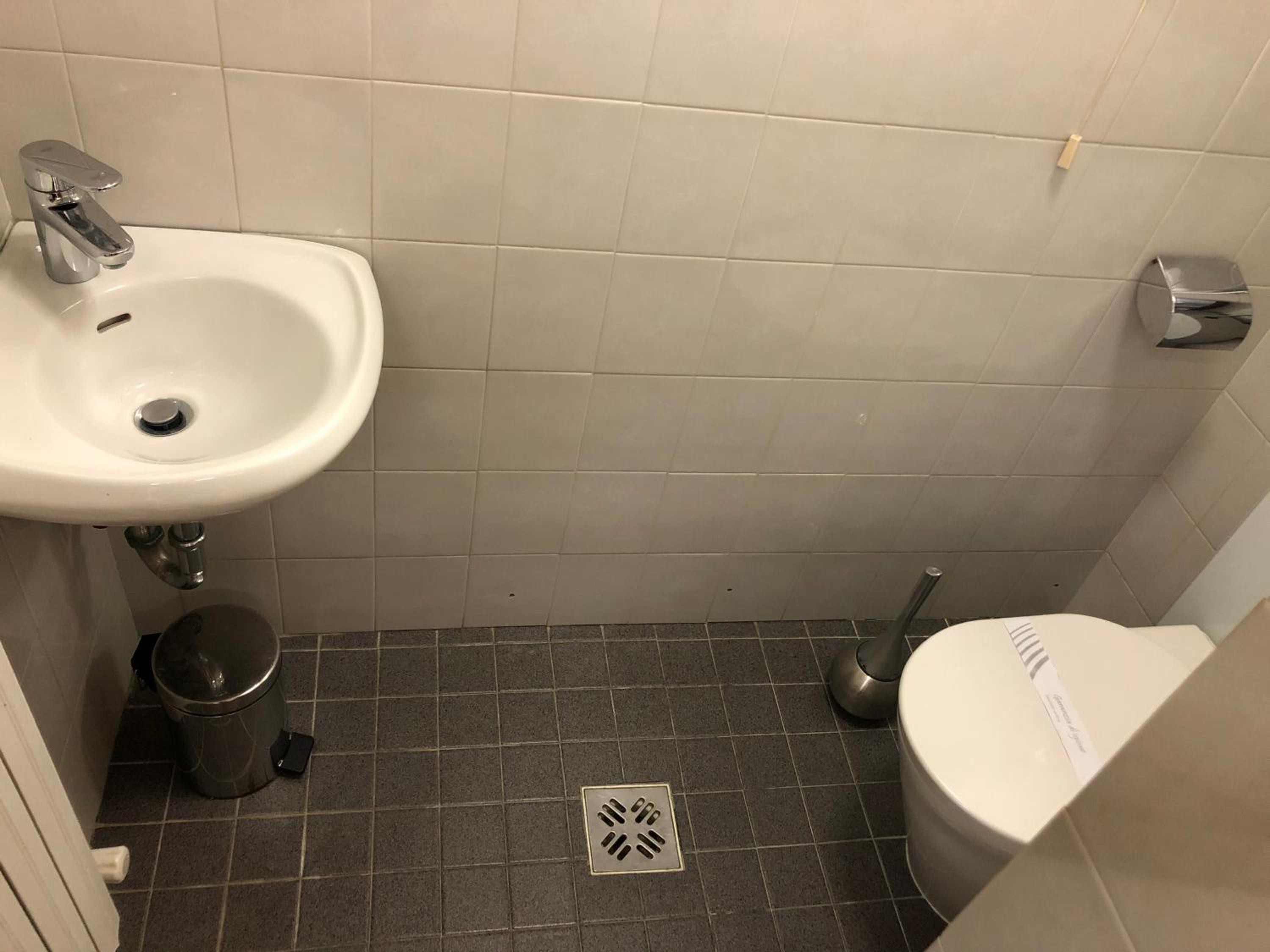 Double Room with Shared Bathroom photo 2