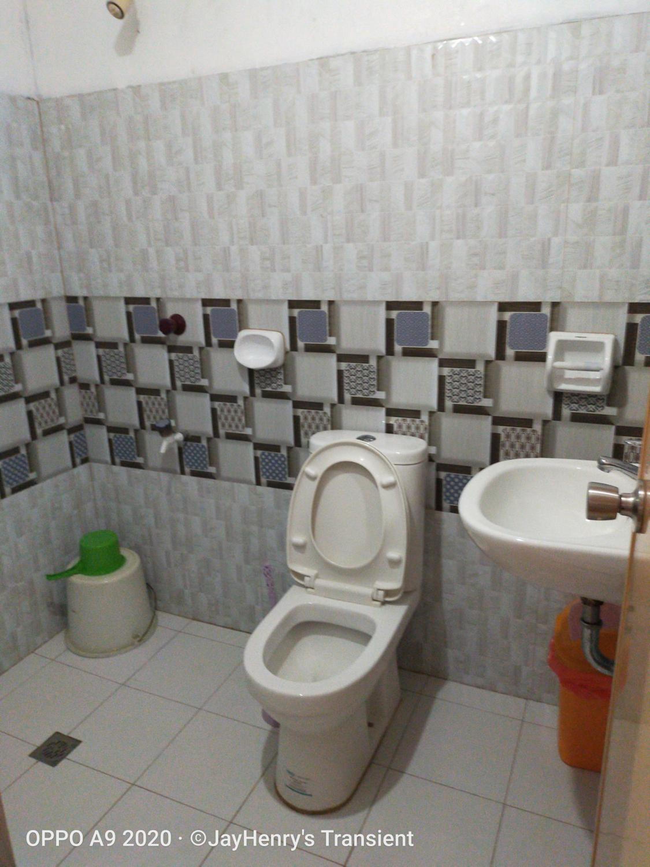 Family Room with Private Bathroom - Photo 2