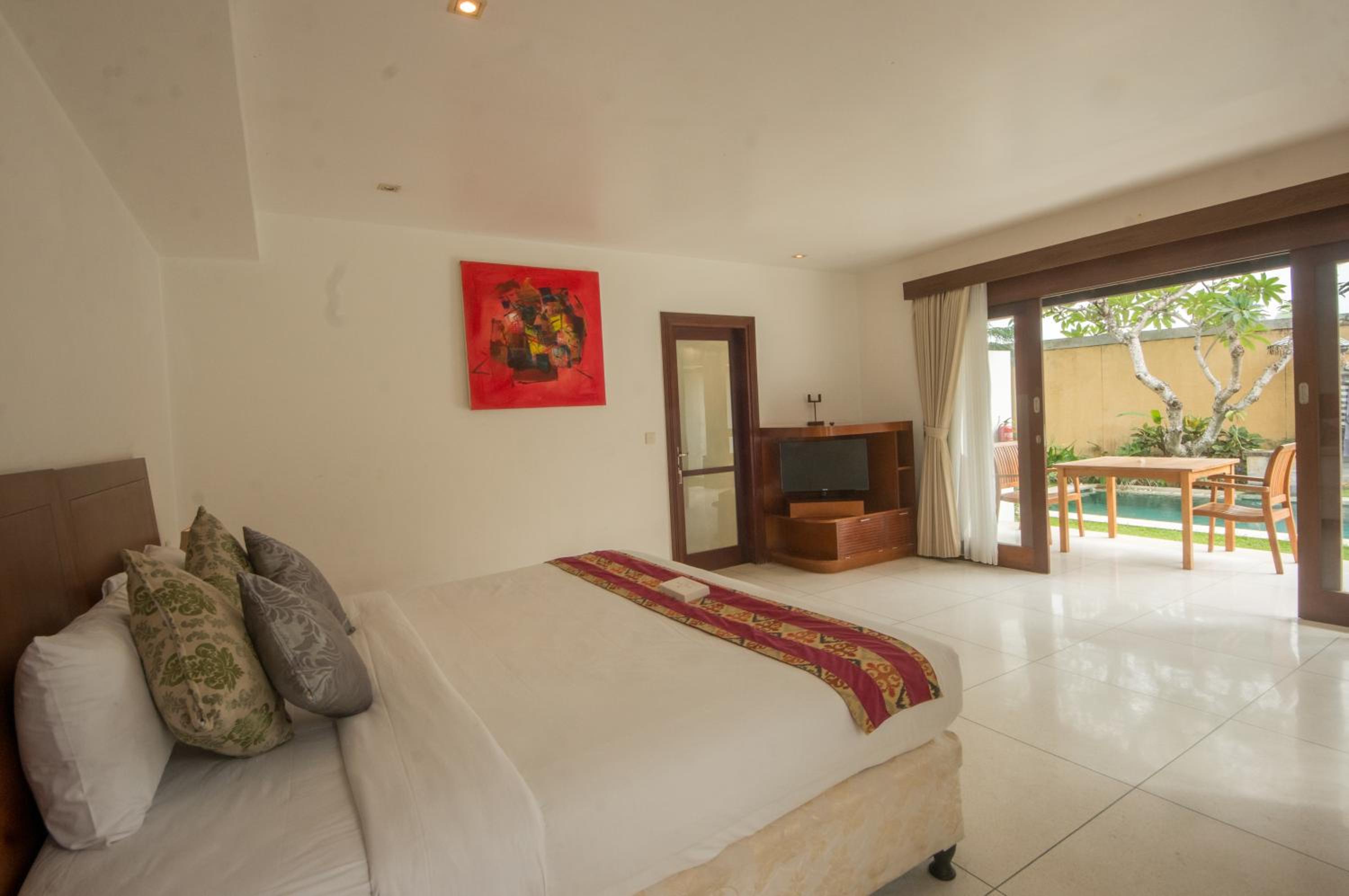 Four Bedroom Villa with Private Pool - Photo 1