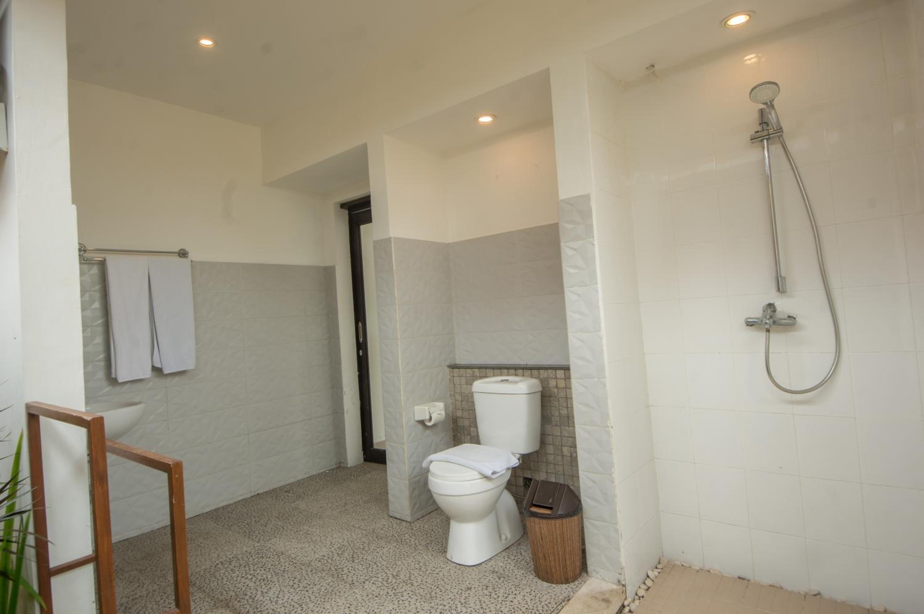Four Bedroom Villa with Private Pool - Photo 4
