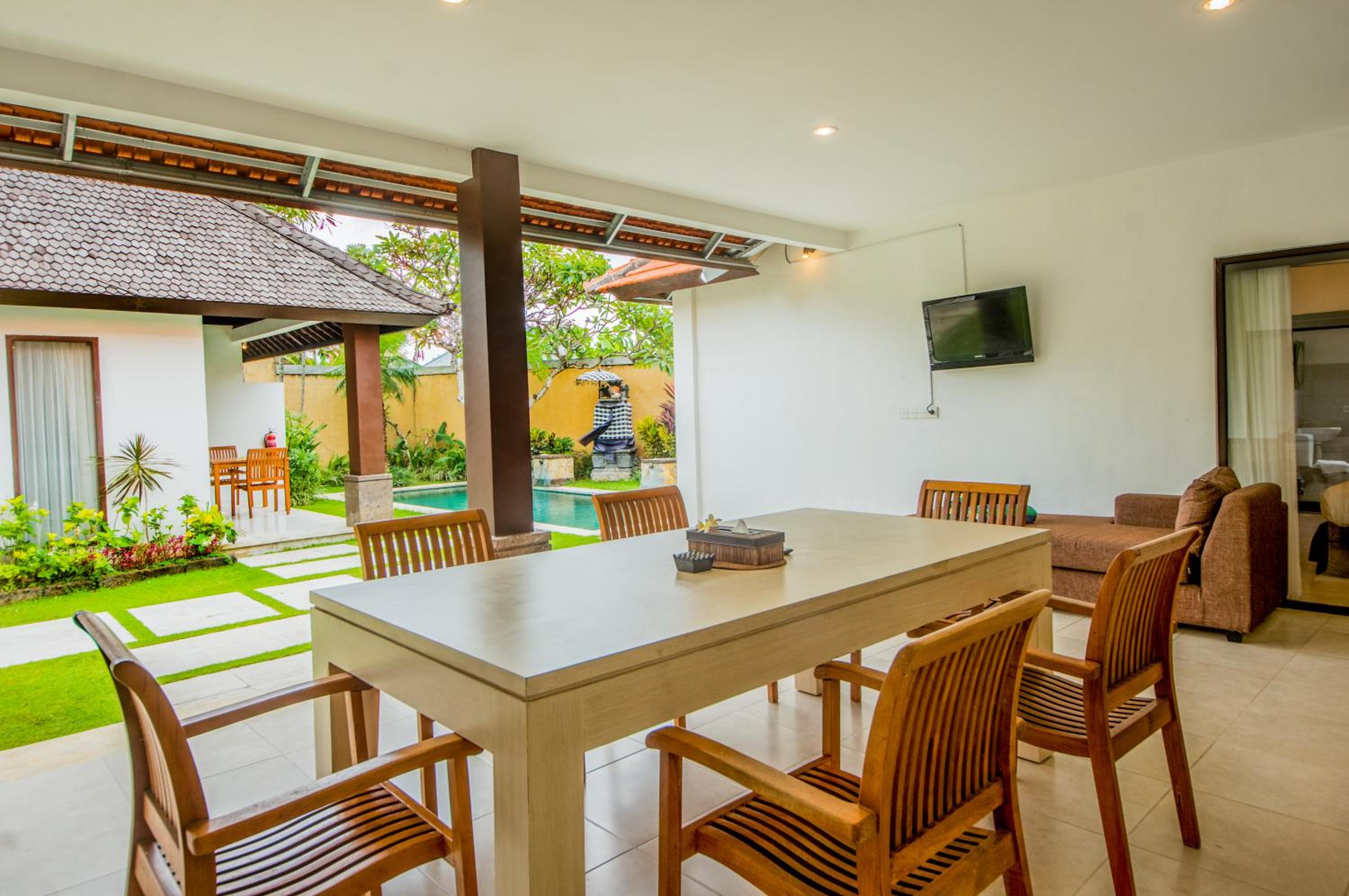 Four Bedroom Villa with Private Pool - Photo 3