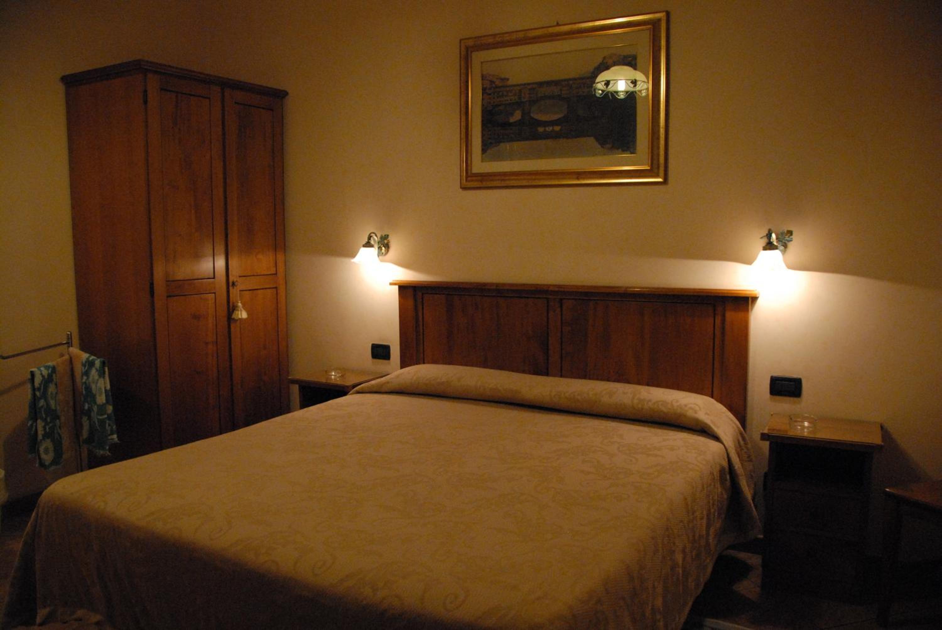 Double Room with Shared Bathroom photo 1