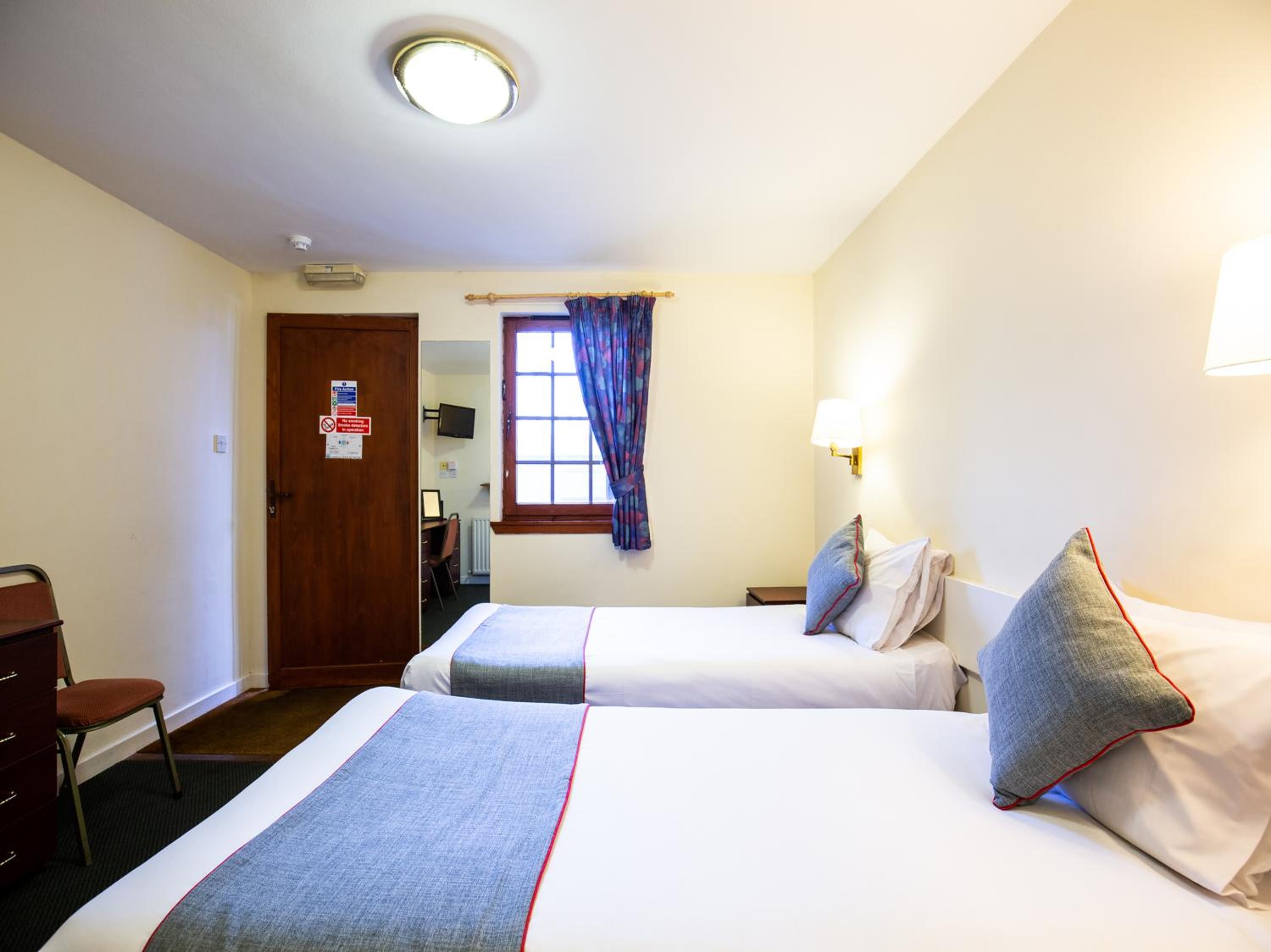 Standard Twin Room photo 2