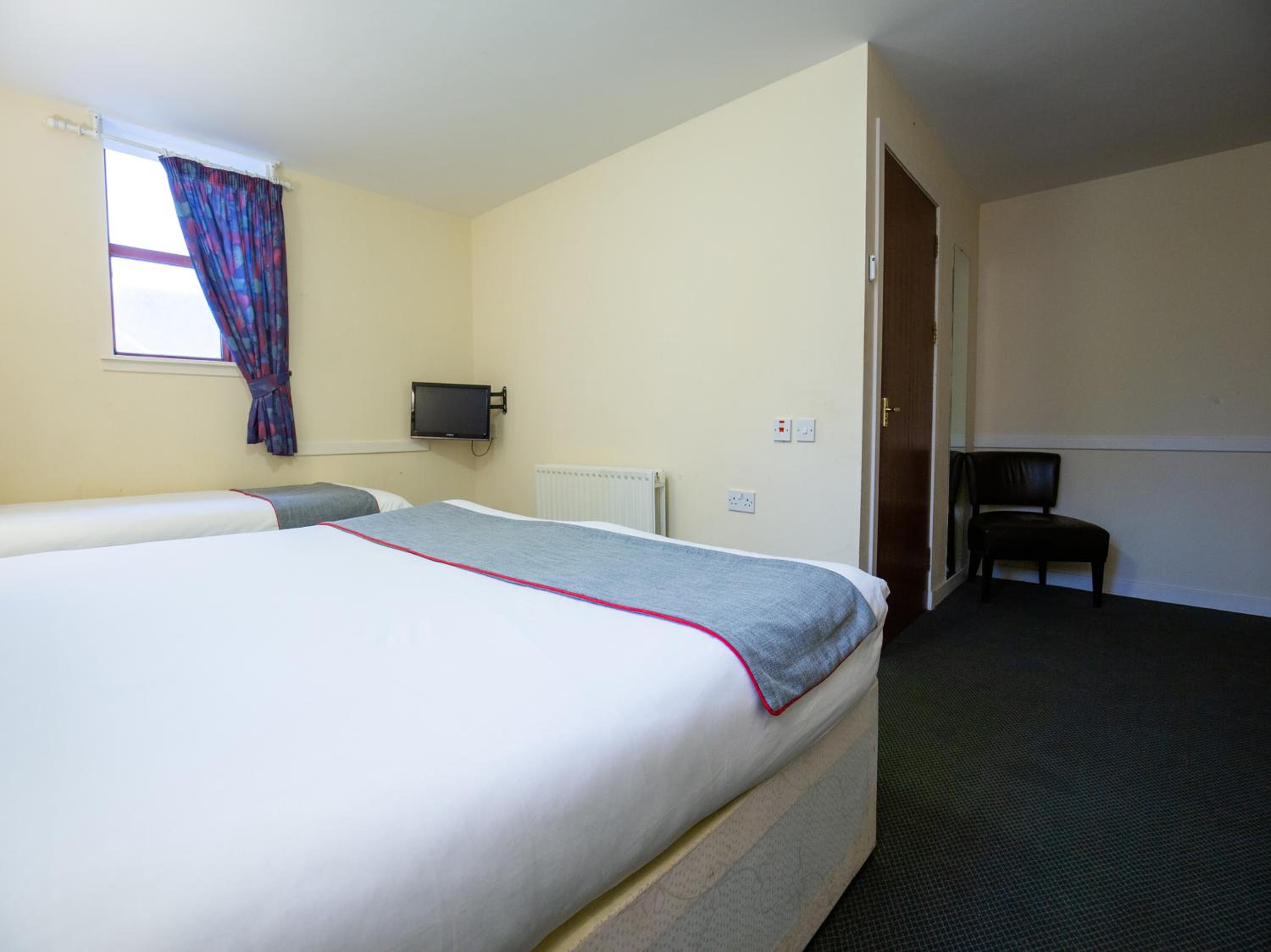 Twin Room - Disability Access photo 3