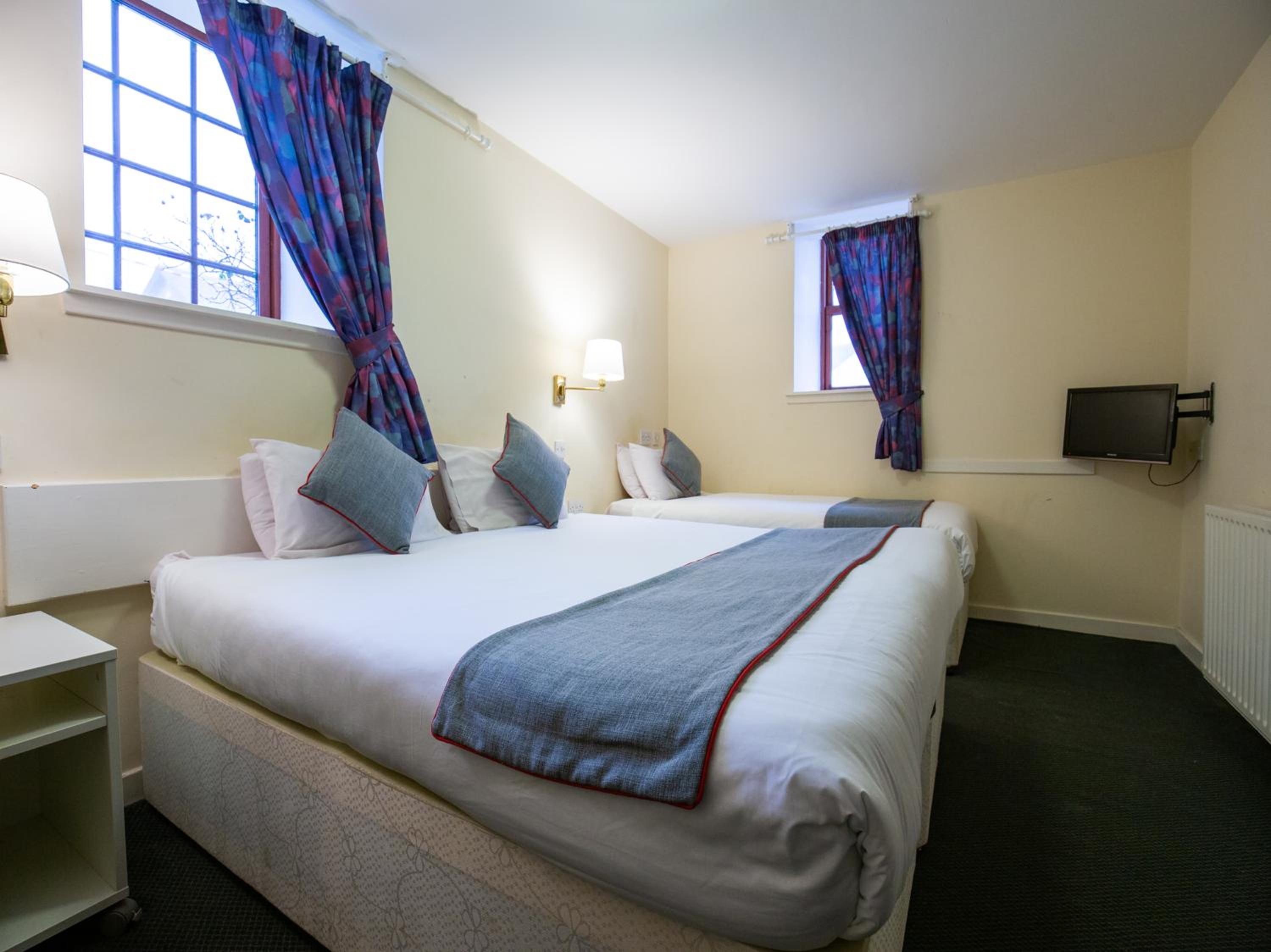 Twin Room - Disability Access photo 2