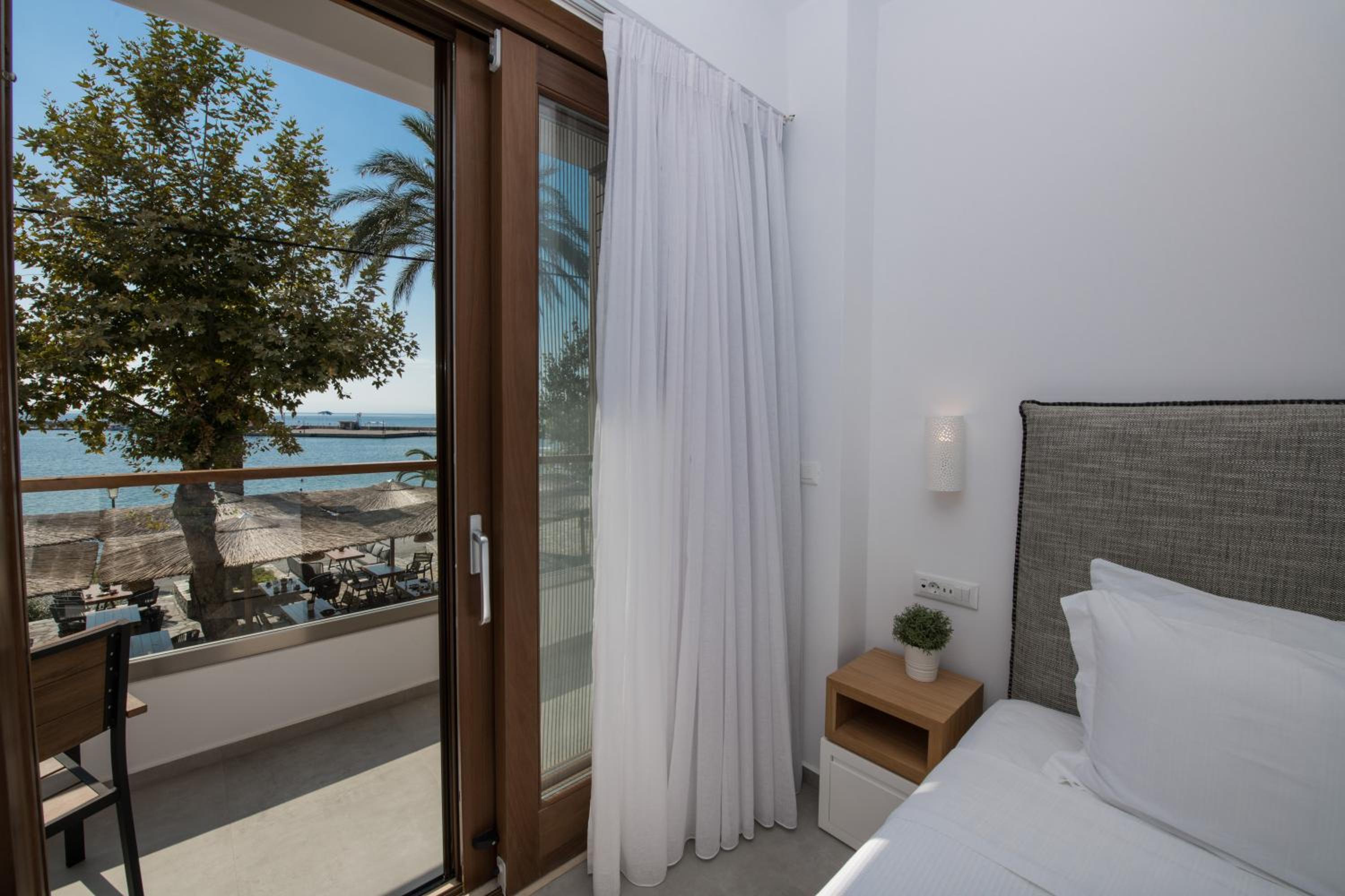 Classic Triple Room with Sea View photo 3