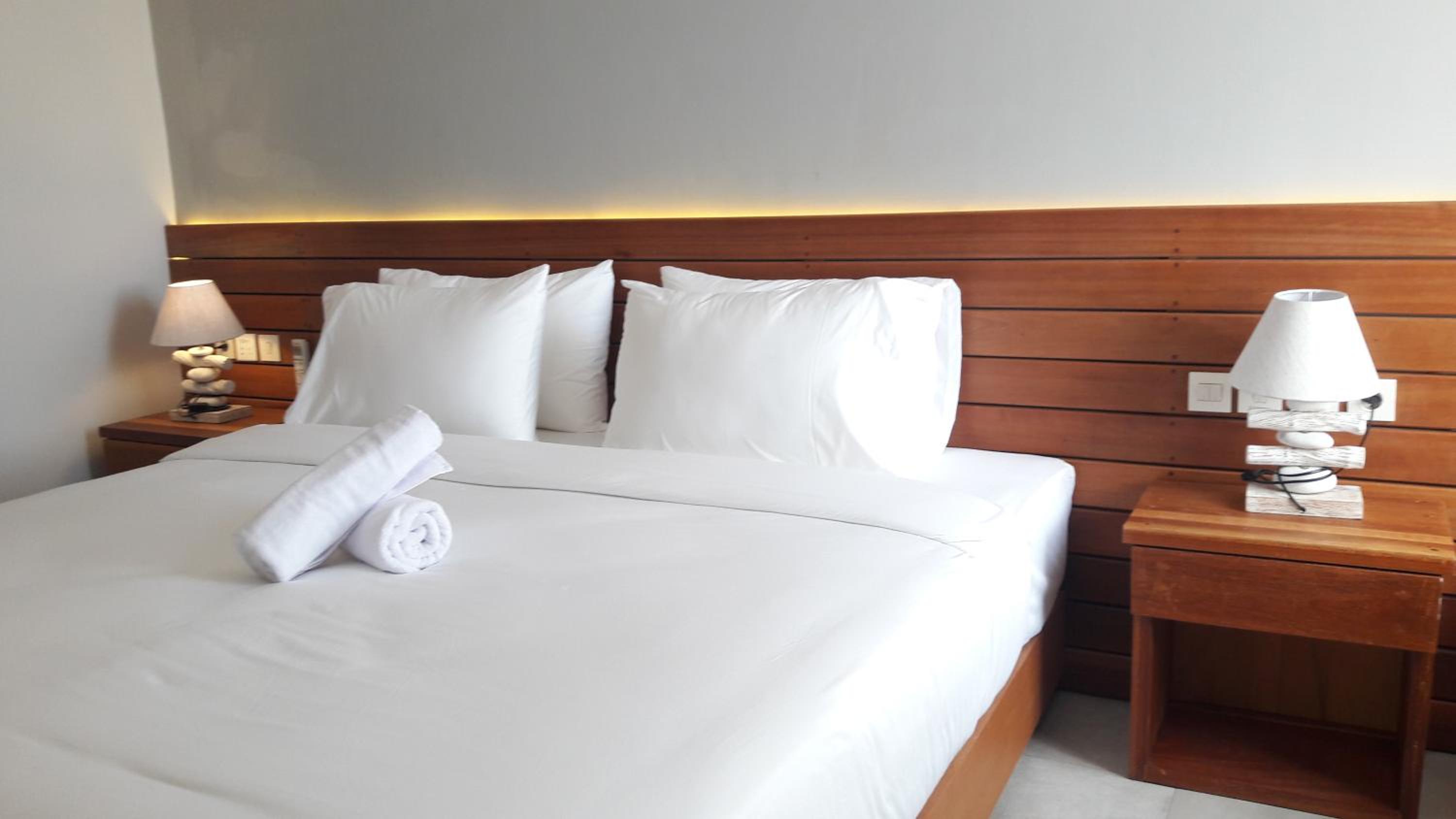 Deluxe Double or Twin Room with Pool Access - Photo 4
