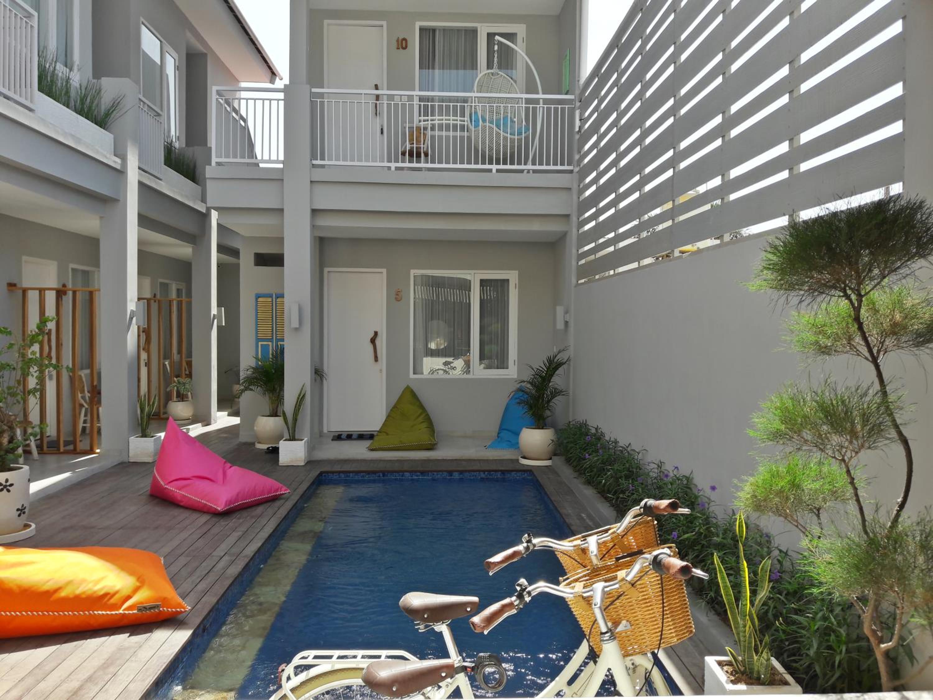 King Room with Pool View - Photo 3