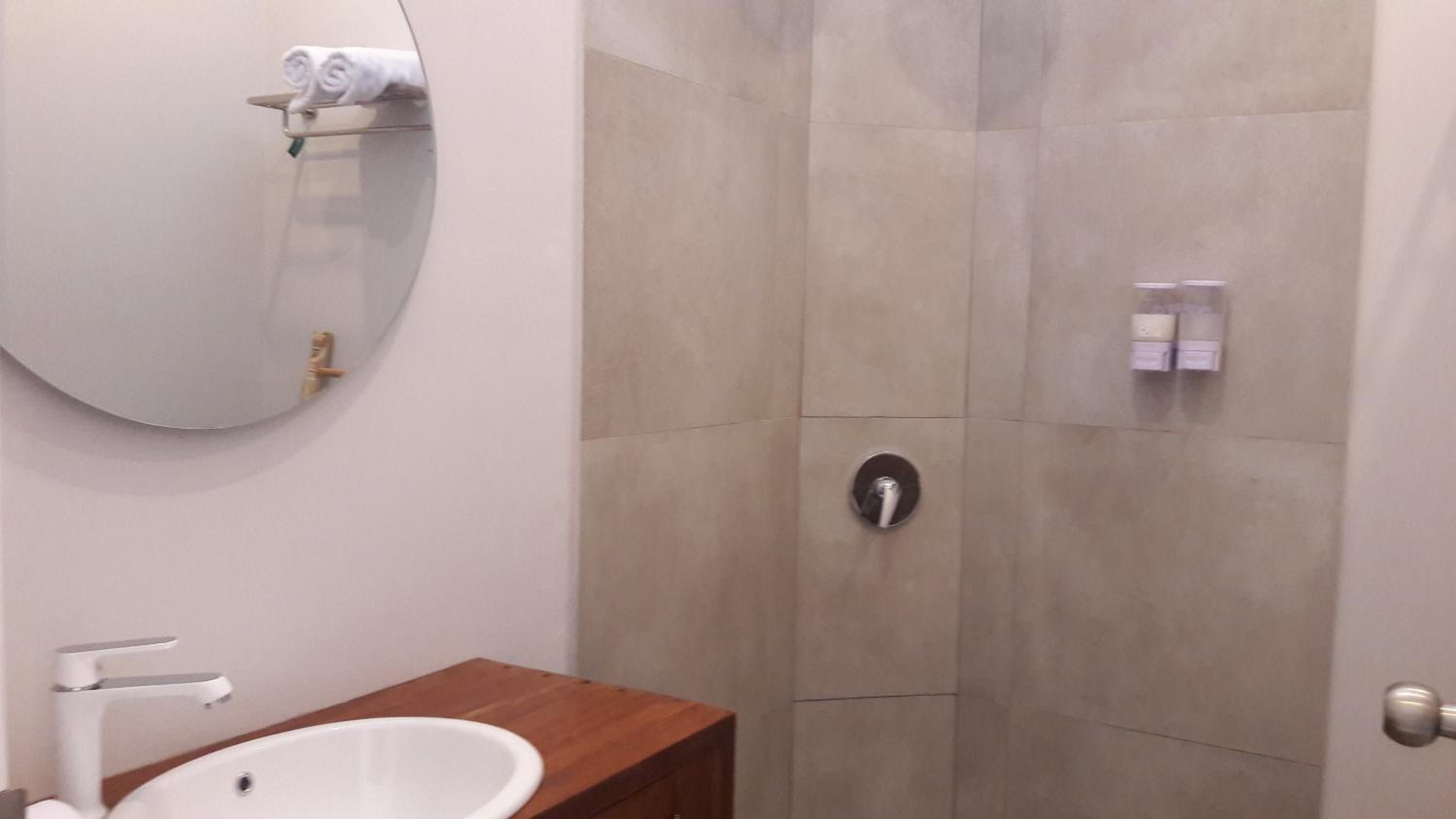 Deluxe Double or Twin Room with Balcony - Photo 4