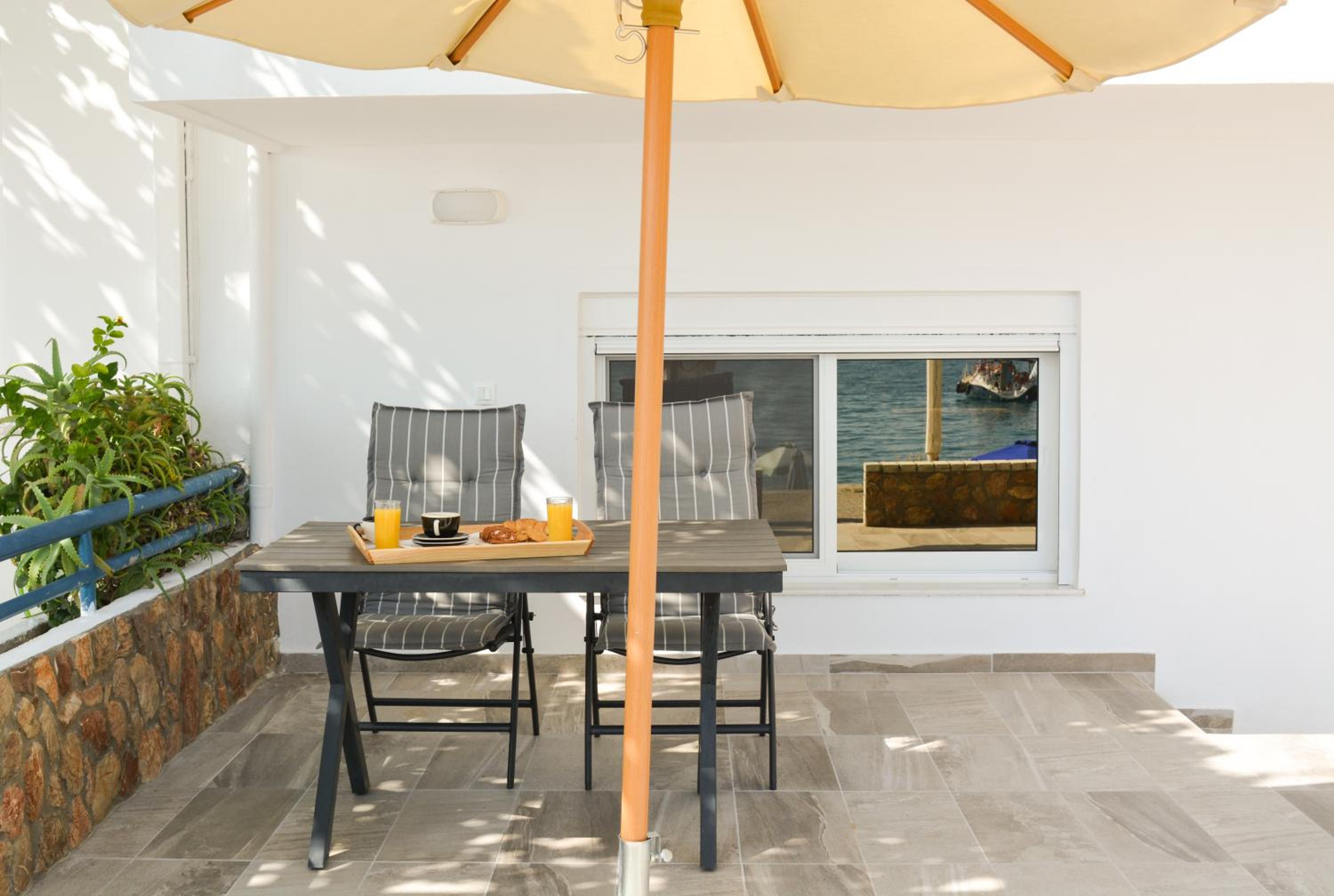 Studio Apartment with Sea View photo 2