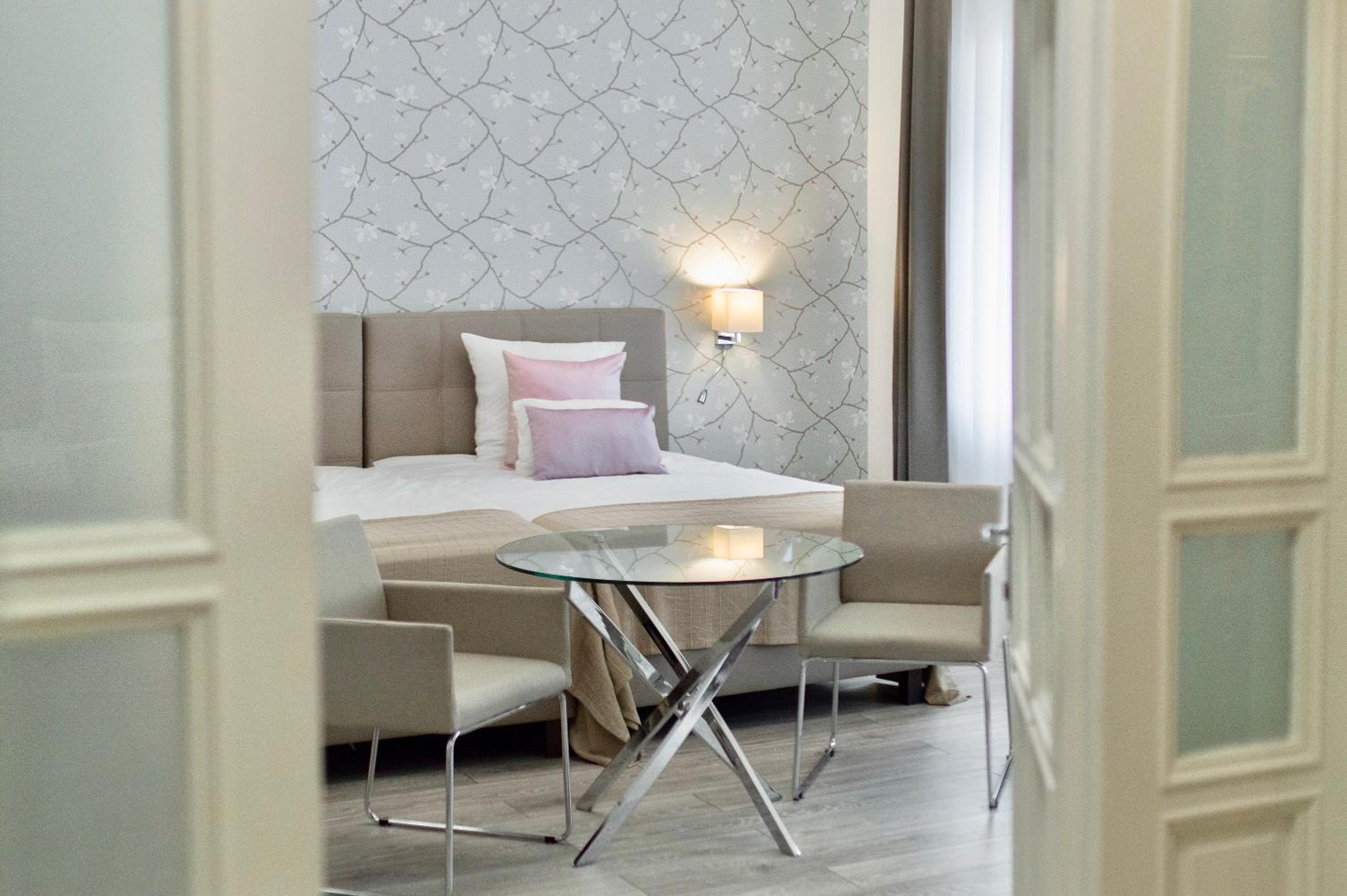 Classic Twin Apartment - Photo 2